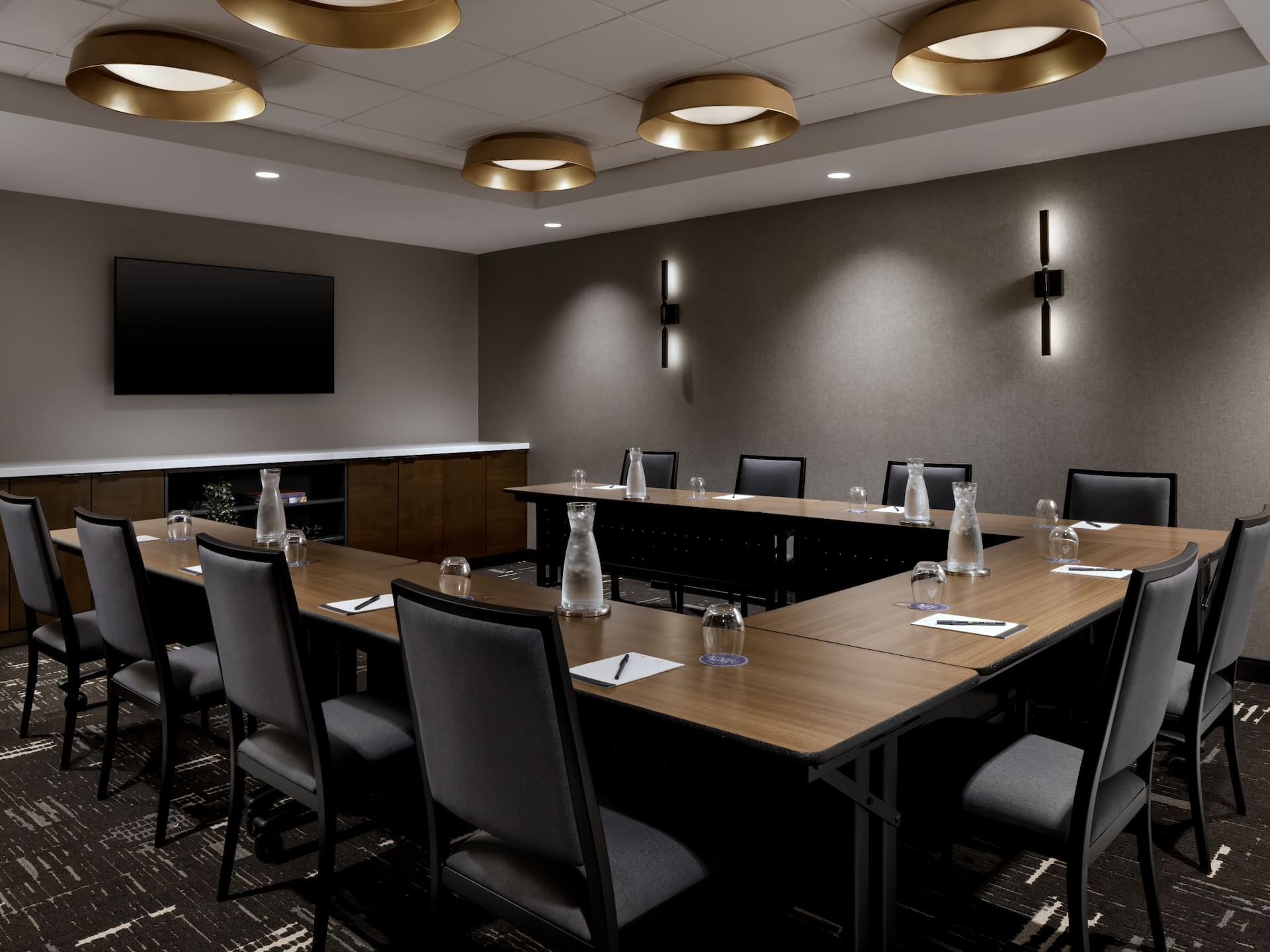 Hyatt Place Montréal – Downtown Blue Studio Meeting Room U Shaped Table Setup