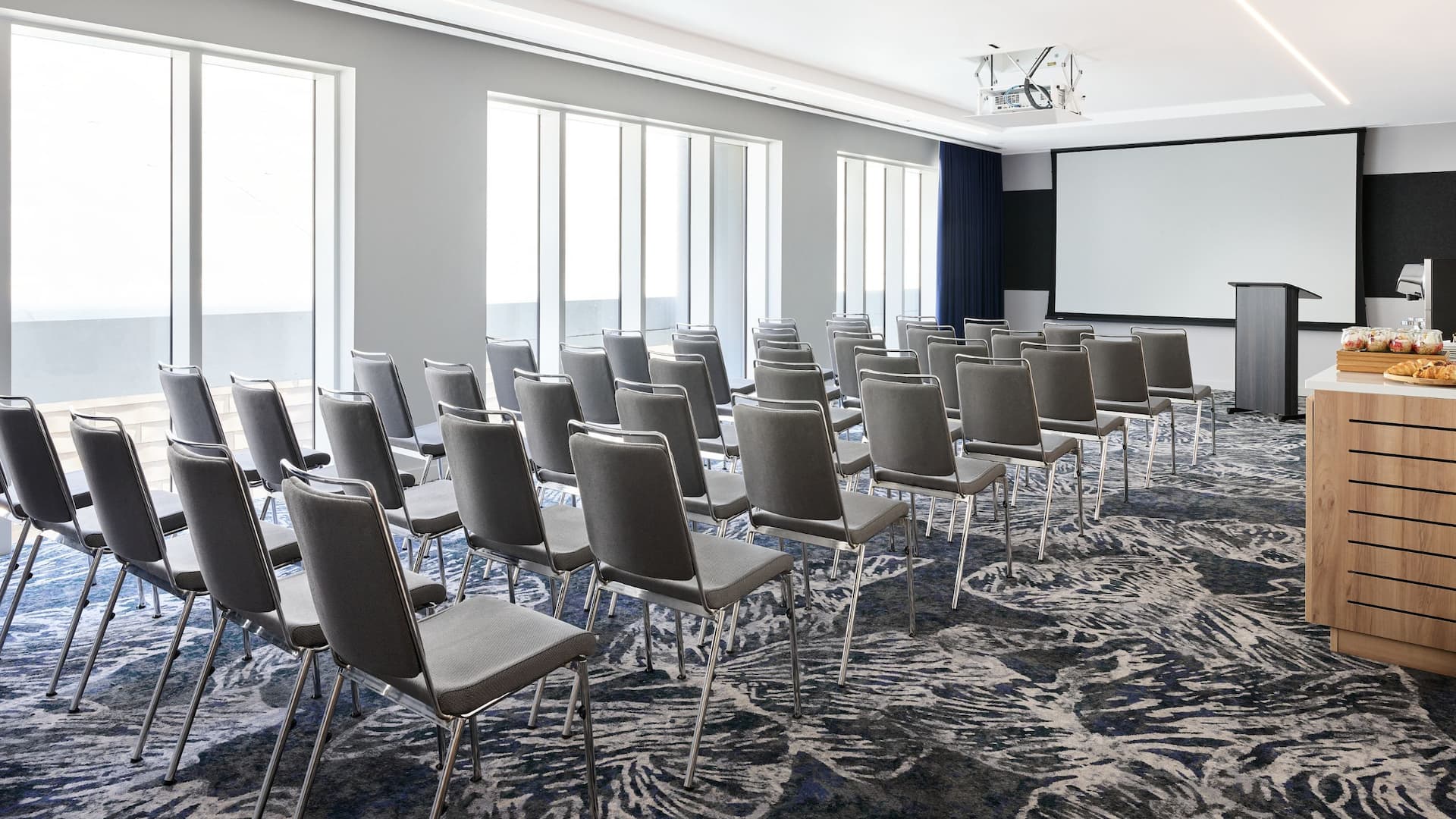 3 of 4 Hyatt Regency London Stratford Bow Suite Screen