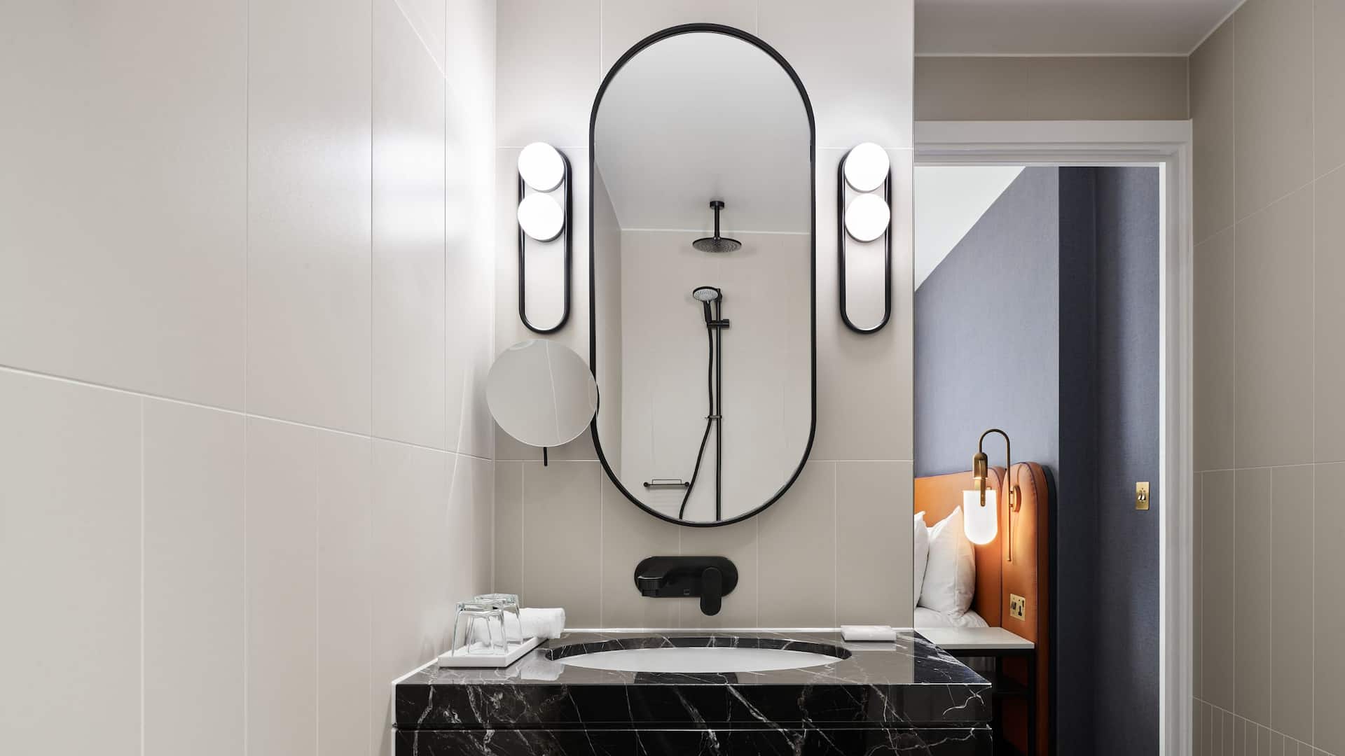 6 of 7 Hyatt Regency London Stratford Deluxe Bathroom