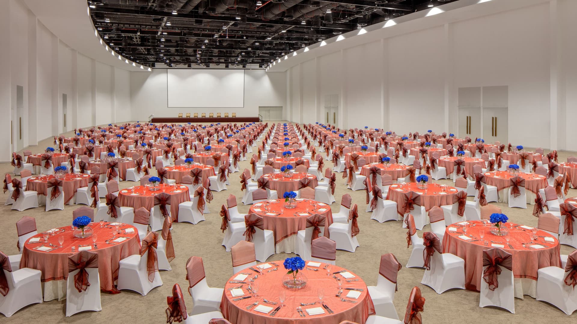 Grand Hyatt Dubai Exhibition Centre Round Table Setup