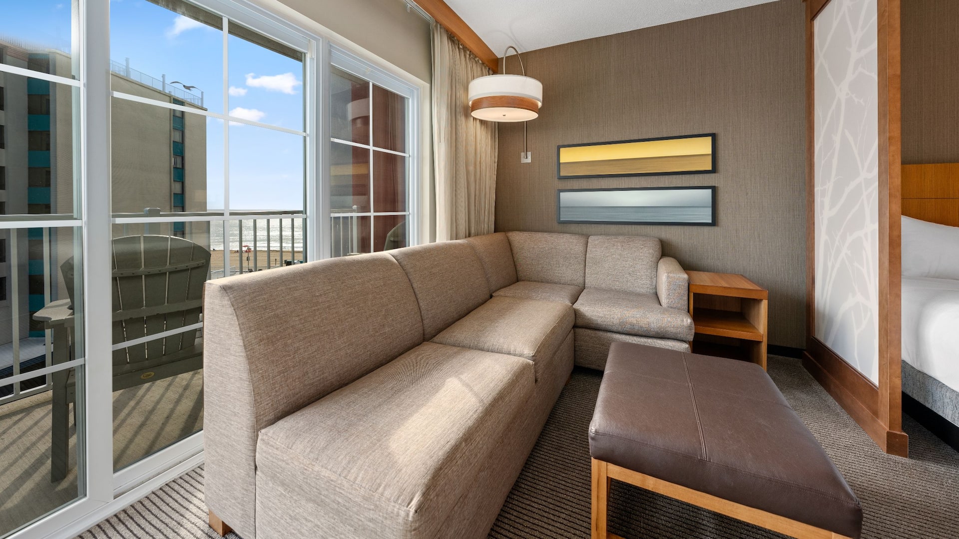 第 3，共 4 Hyatt Place Ocean City / Oceanfront Cozy Corner Sofa
