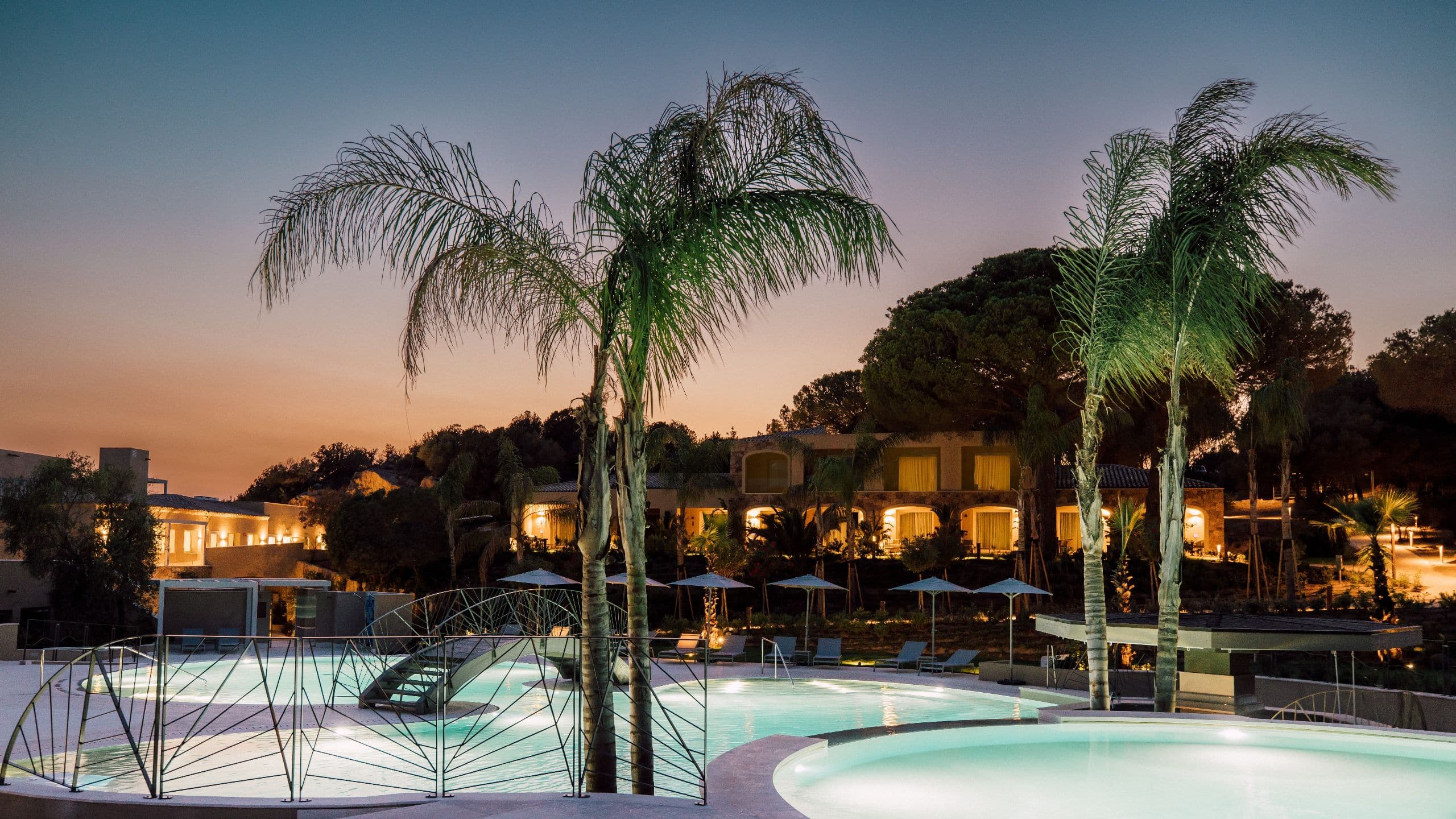 7Pines Resort Sardinia Spazio Pool Night