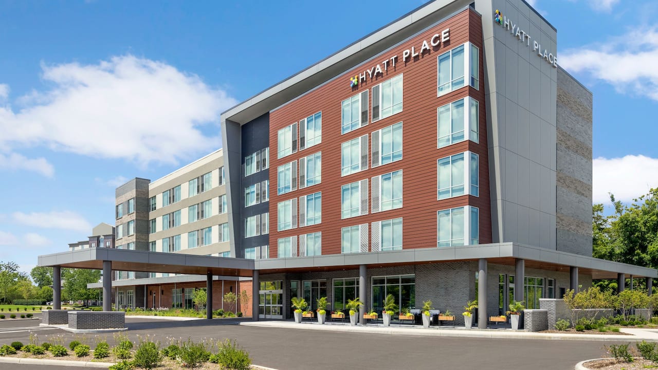 Exterior building view daytime of Hyatt Place Columbus / Polaris