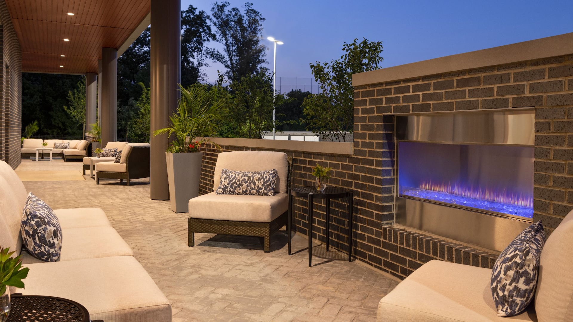 Hyatt Place Columbus / Polaris Patio Seating
