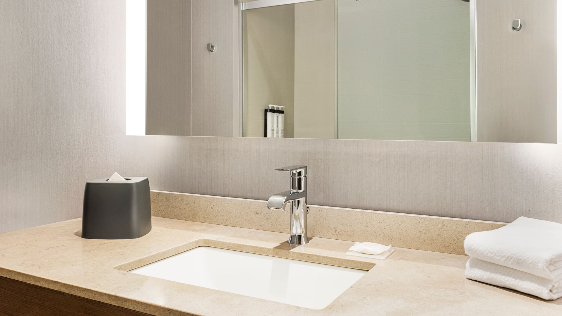 3/3 Hyatt Place Columbus / Polaris Standard Bathroom Shower