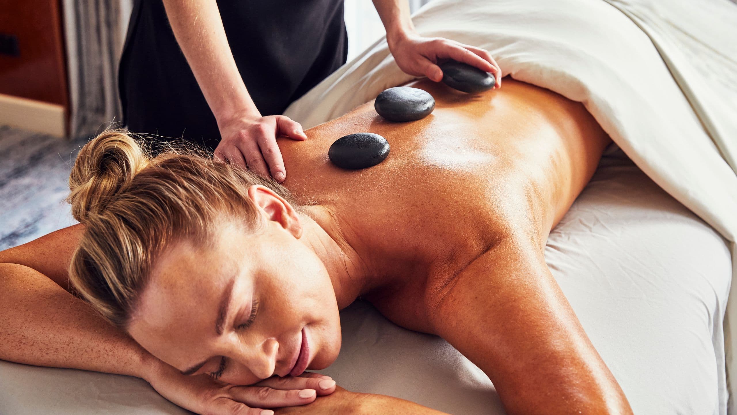 Global Spa Woman Stone Massage