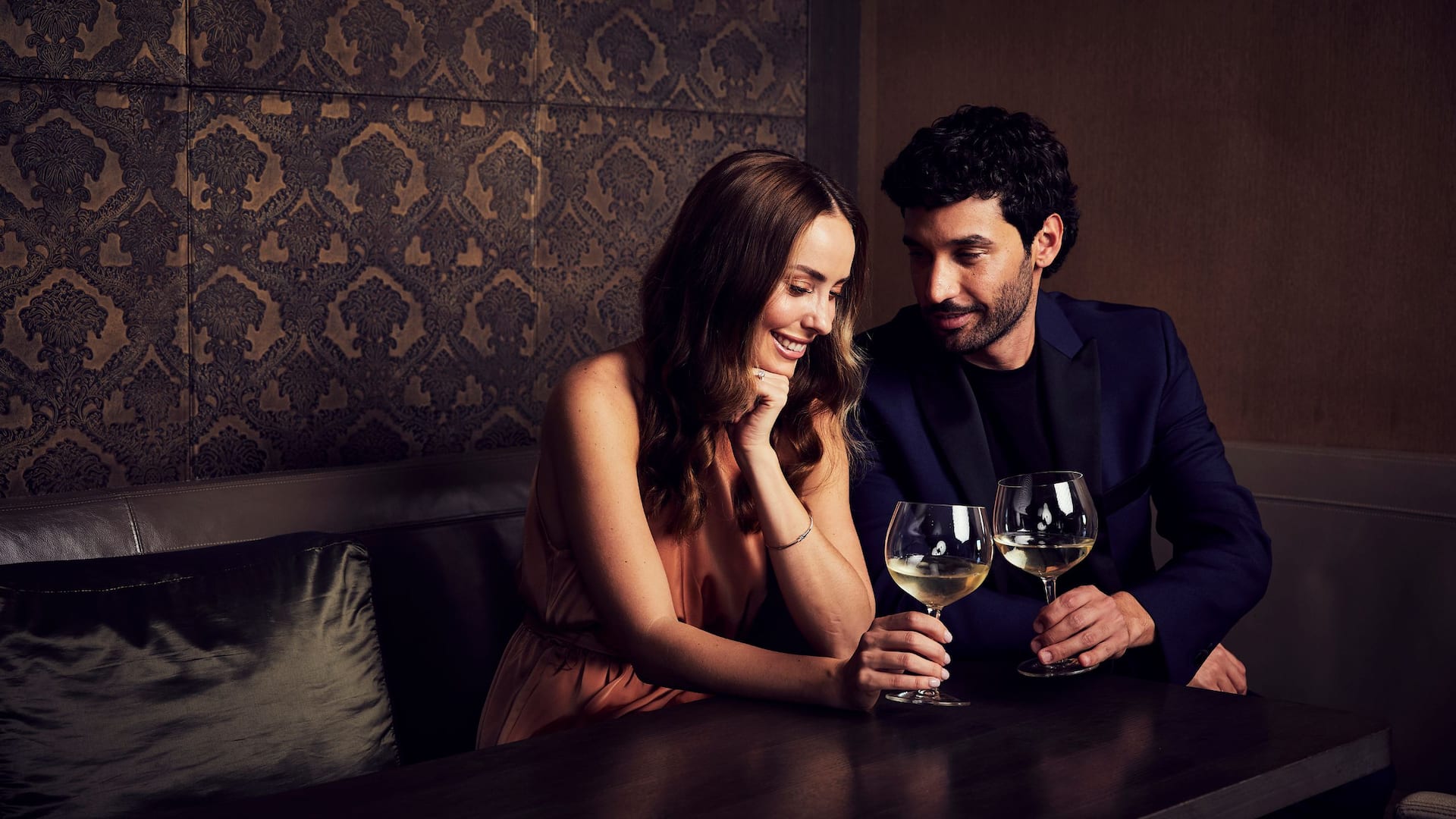 Global Couple Bar Wine