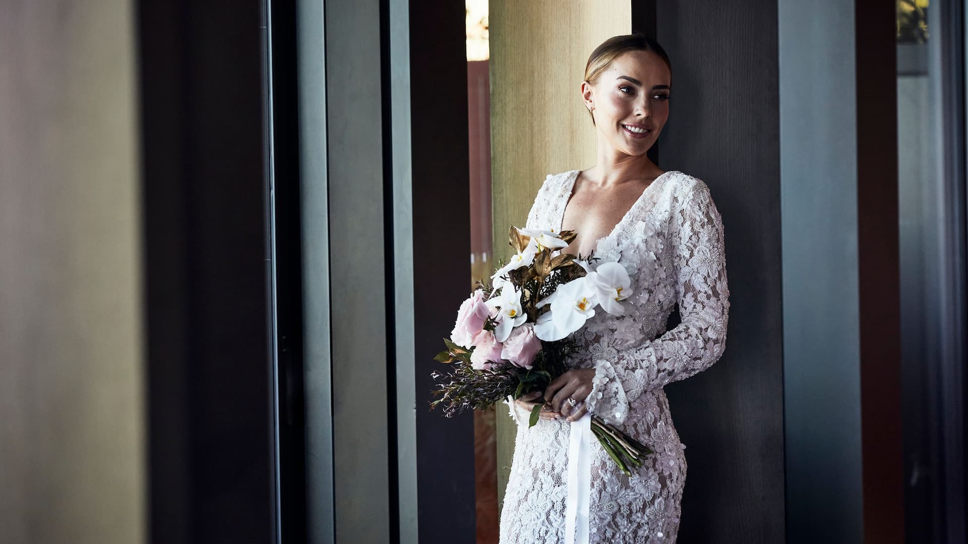 1 de 1 Global Bride Wedding Dress Bouquet