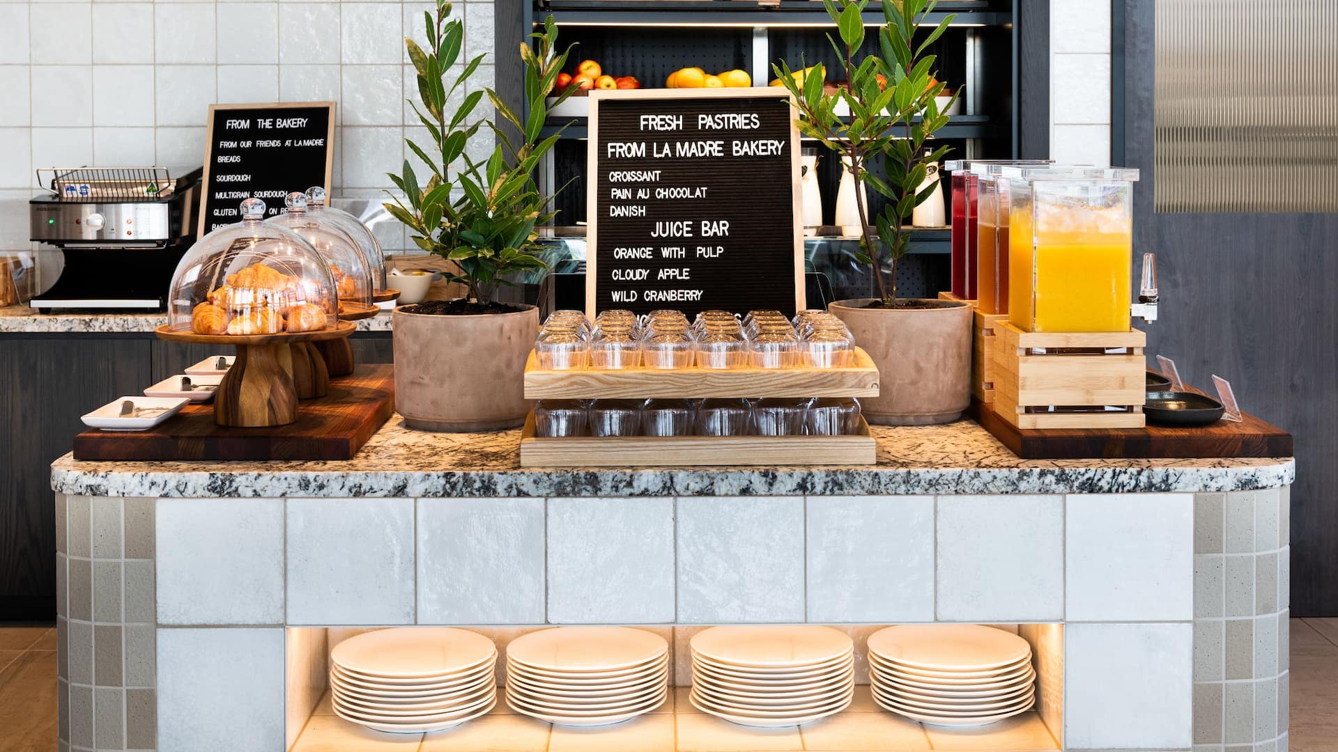 Hyatt Place Melbourne Caribbean Park Archies Farm Restaurant And Bar Breakfast