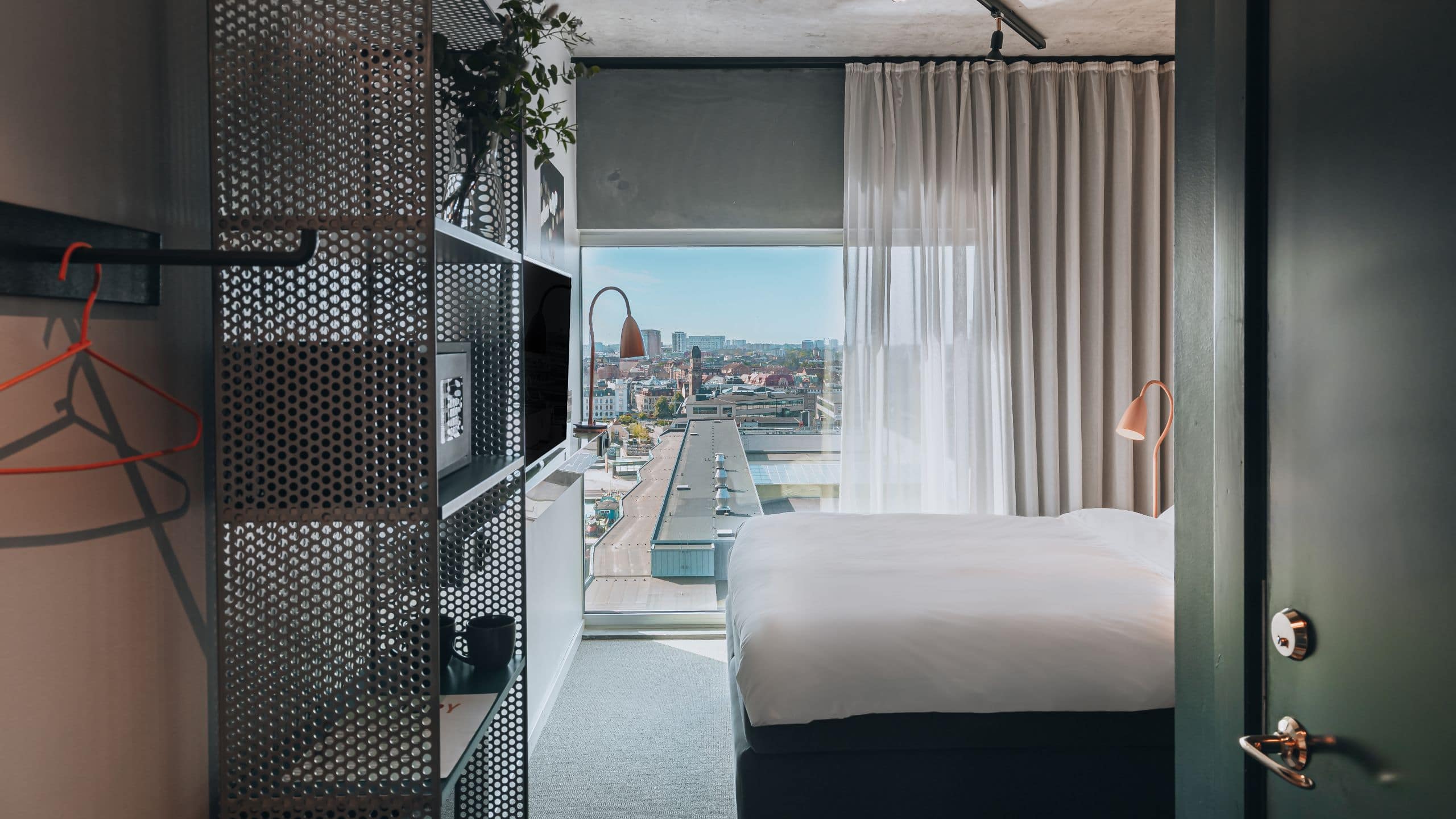 4/7 Story Hotel Studio Malmo King Bed City View Layout