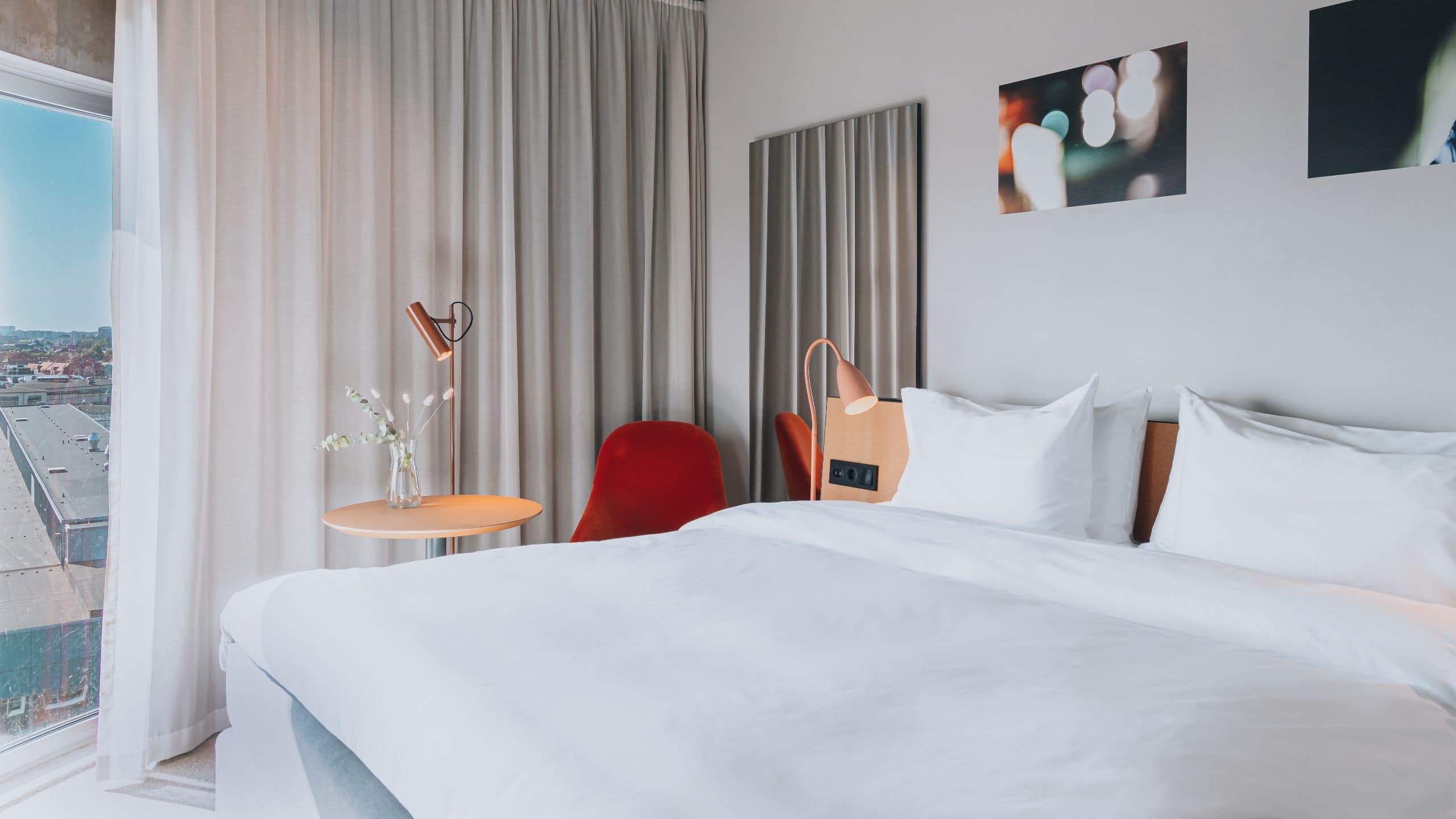 2/7 Story Hotel Studio Malmo King City View Guestroom