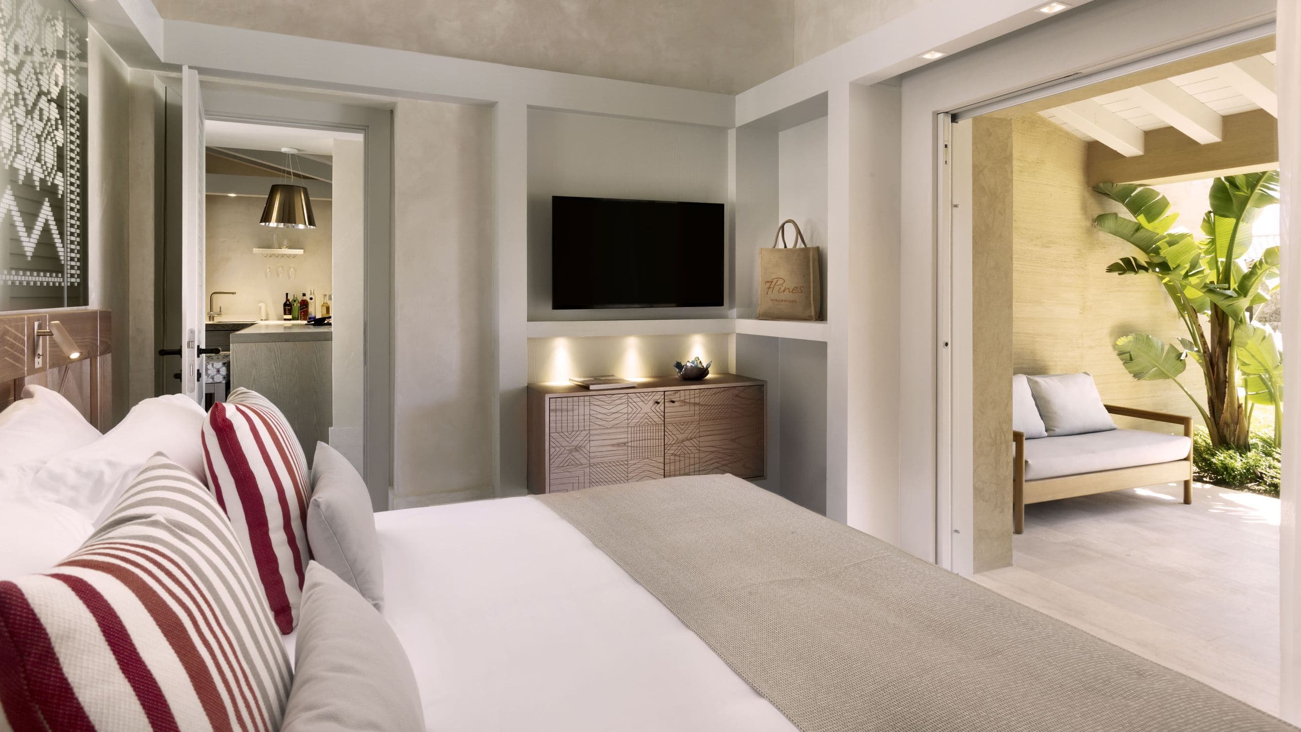 4 of 10 7Pines Resort Sardinia Laguna Suite Bed
