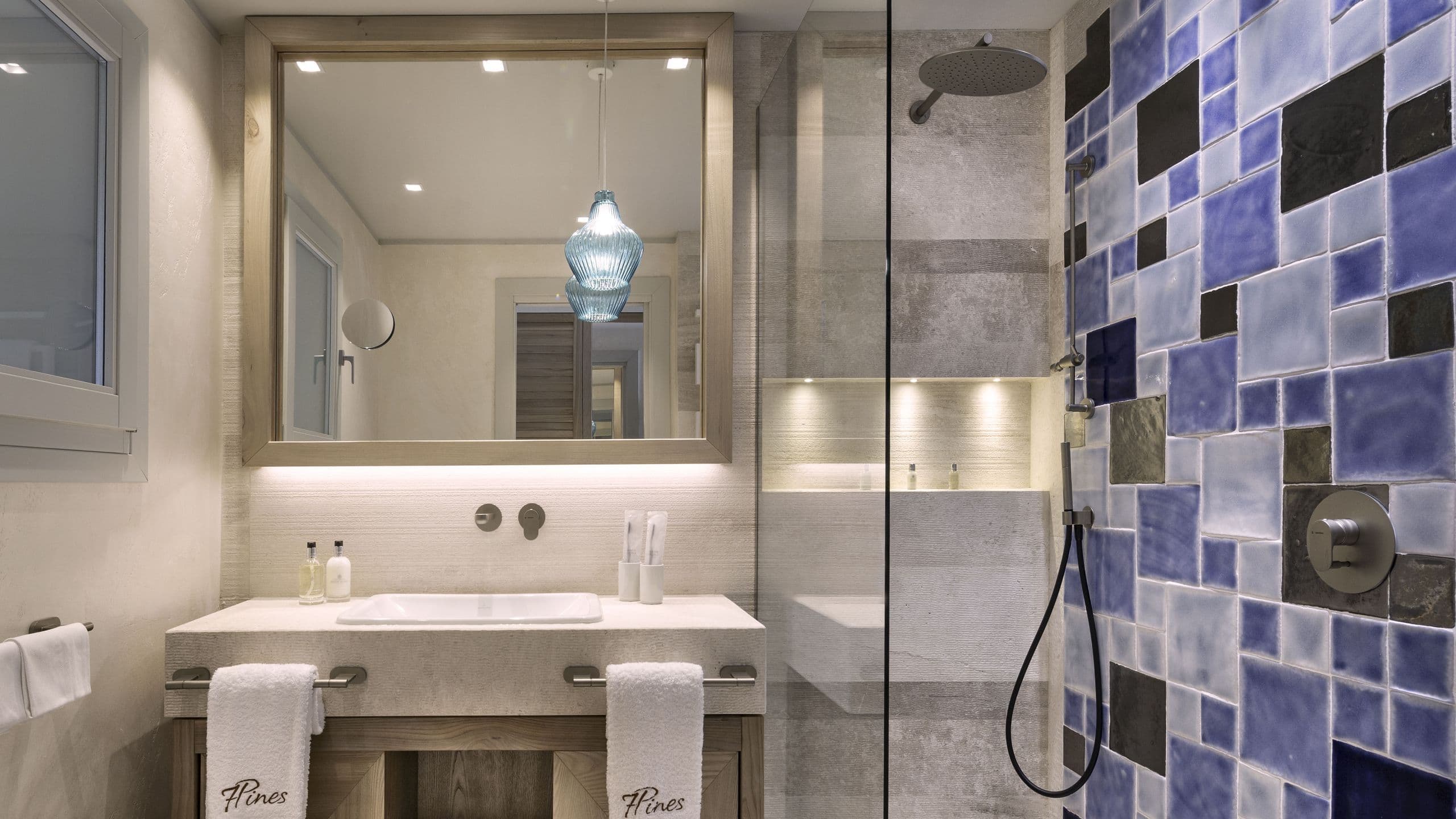 5 of 5 7Pines Resort Sardinia Garden King Bathroom