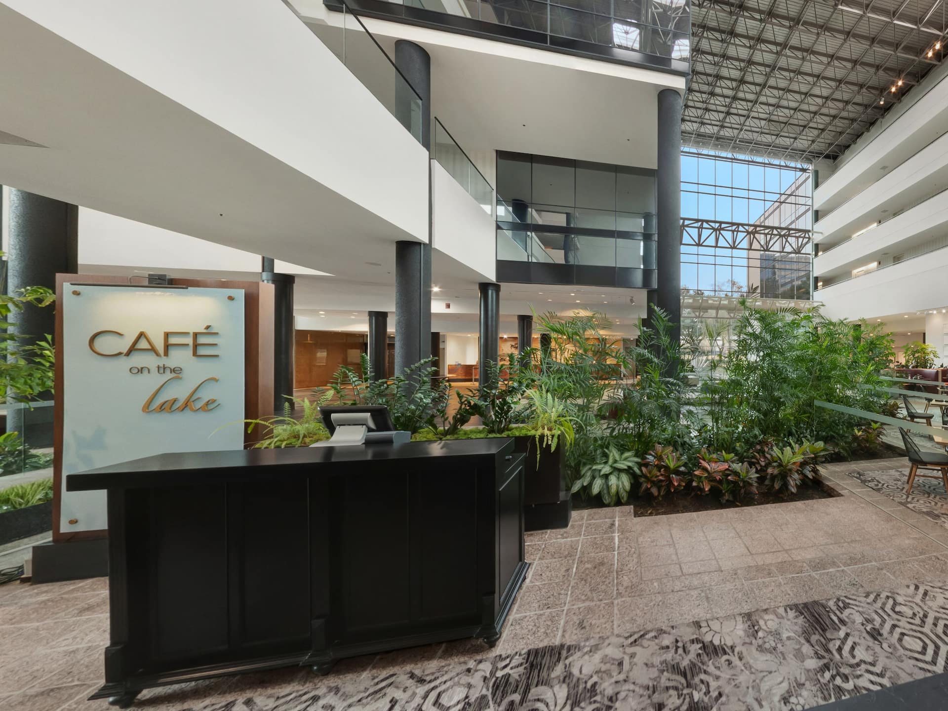Hyatt Regency Houston West Cafe On The Lake