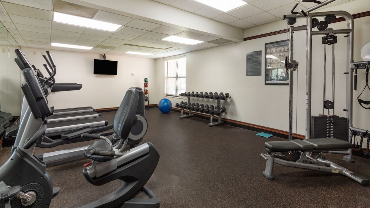 Hotel in Parsippany with 24/7 fitness center with elliptical and free weights at Hyatt House Parsippany East