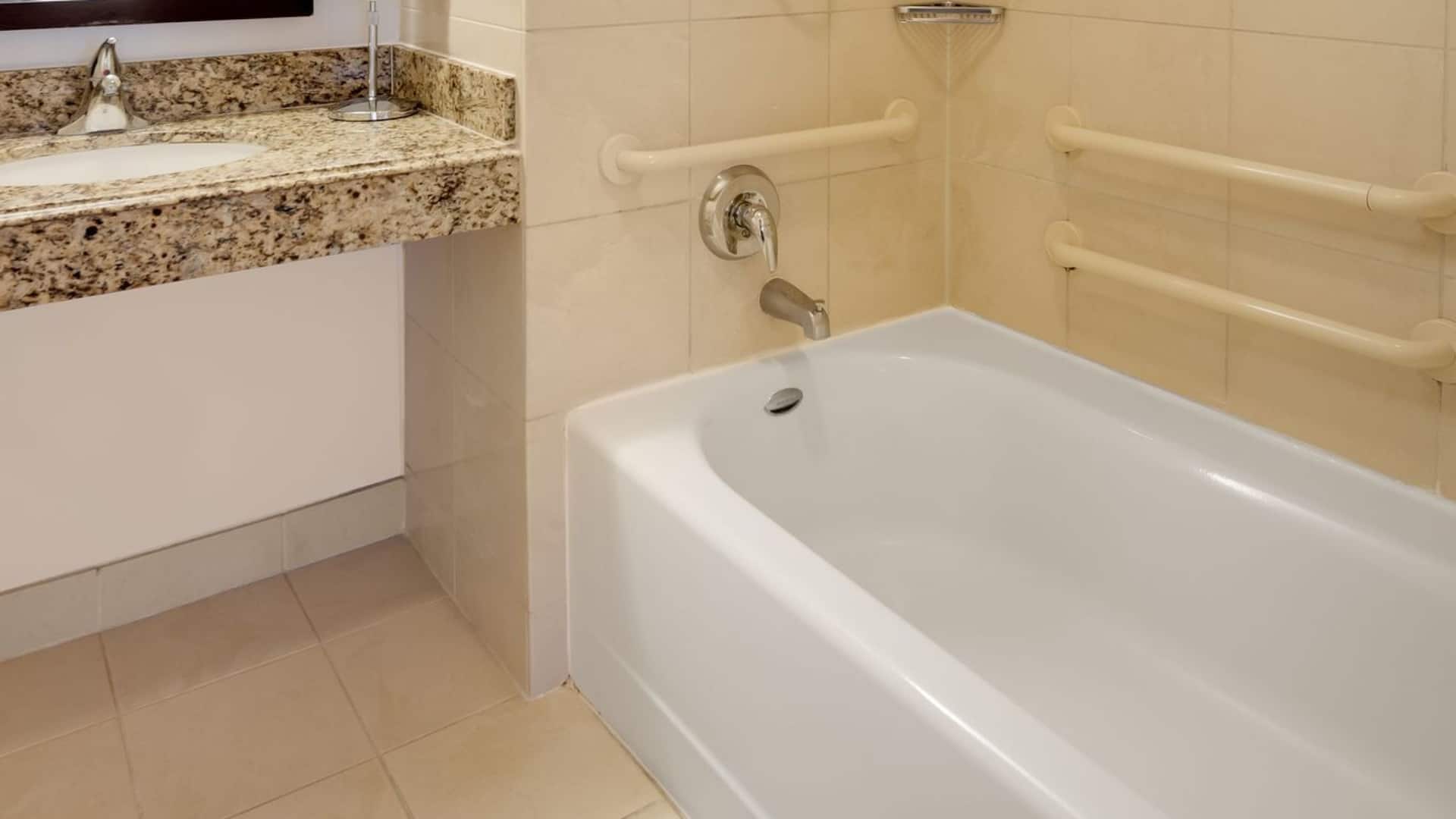 2 de 2 Hyatt Regency Orange County Ada Tub