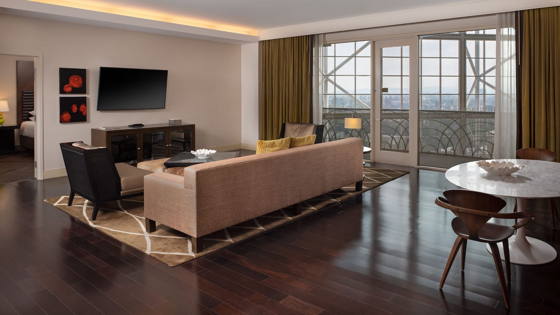 2 de 6 Hyatt Regency Orange County Presidential Sofa