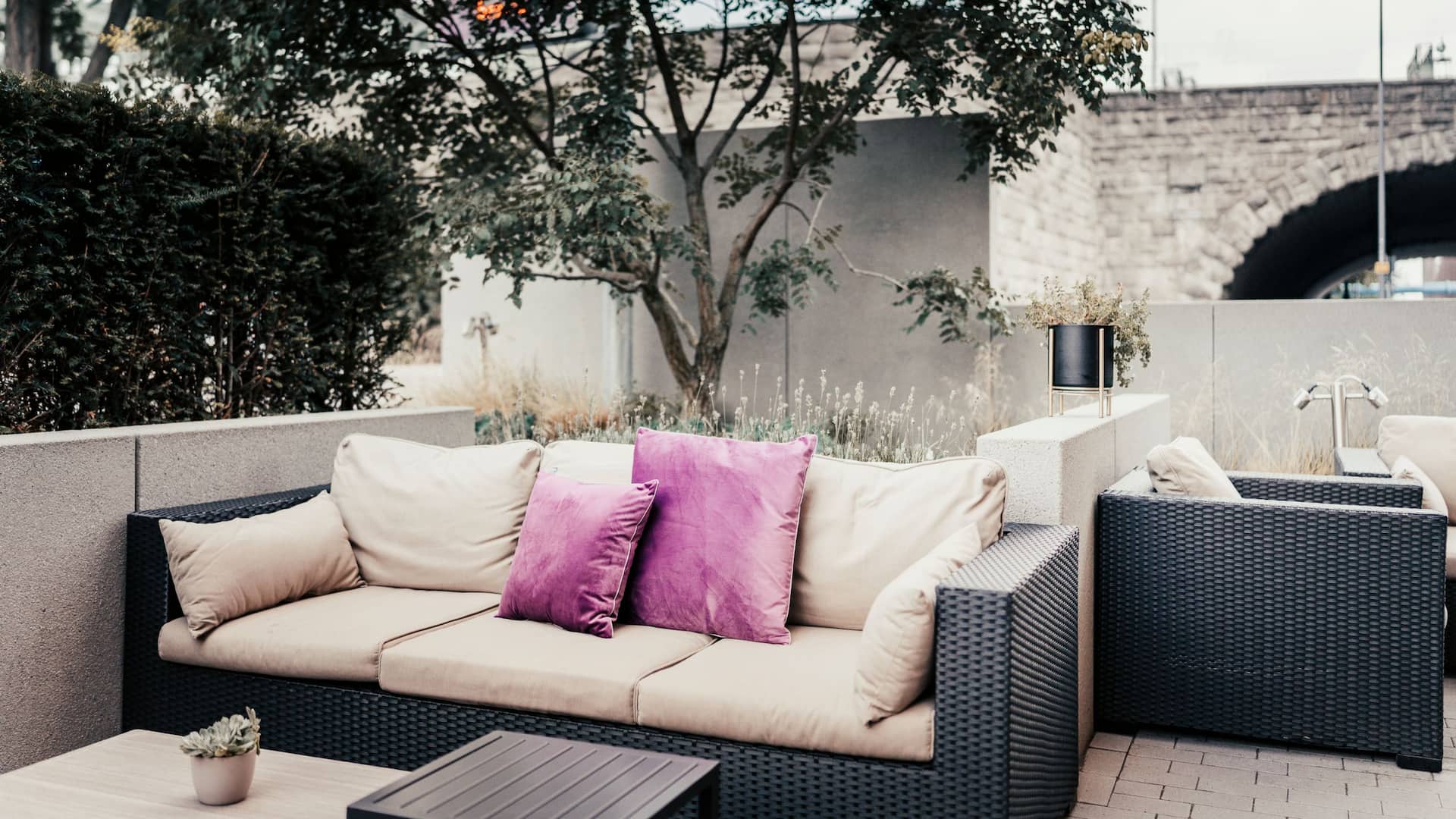 5 von 6 Legends Bar Summer Terrace at Hyatt Regency Cologne