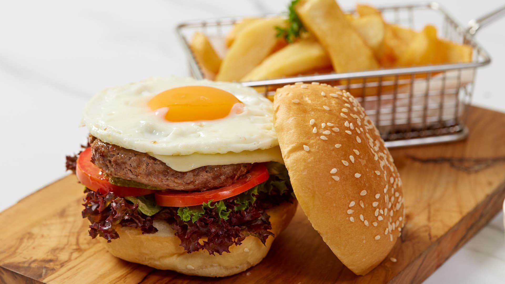 Hyatt Place Bangkok Sukhumvit Aire Bar Food Hamburger