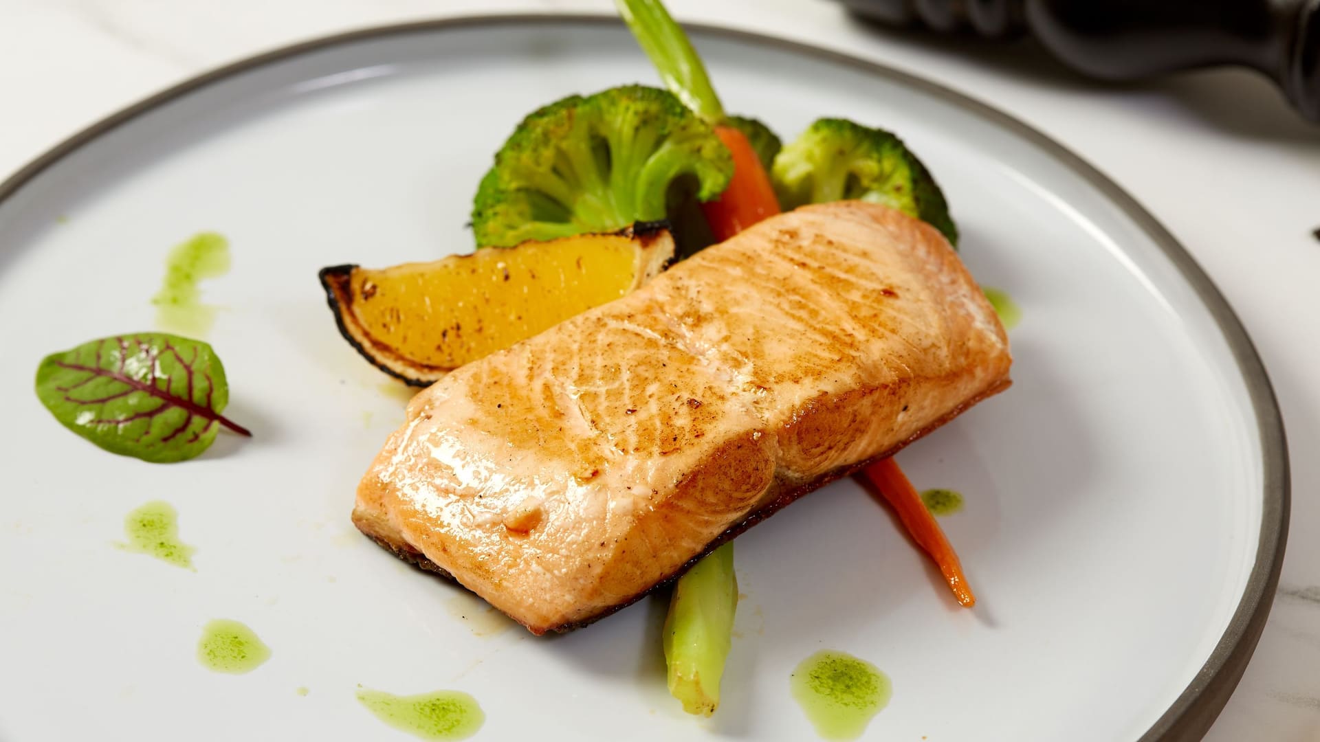 Hyatt Place Bangkok Sukhumvit Aire Bar Food Salmon Steak