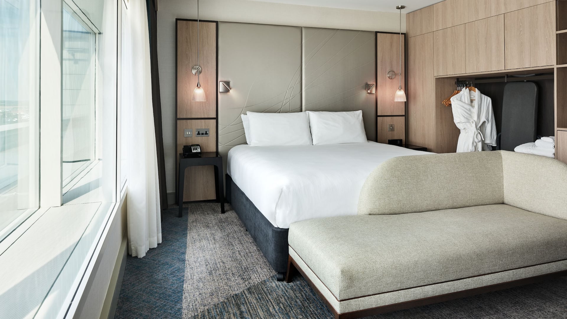 3/6 Hyatt Place London Heathrow Airport One King Bed Deluxe With A View