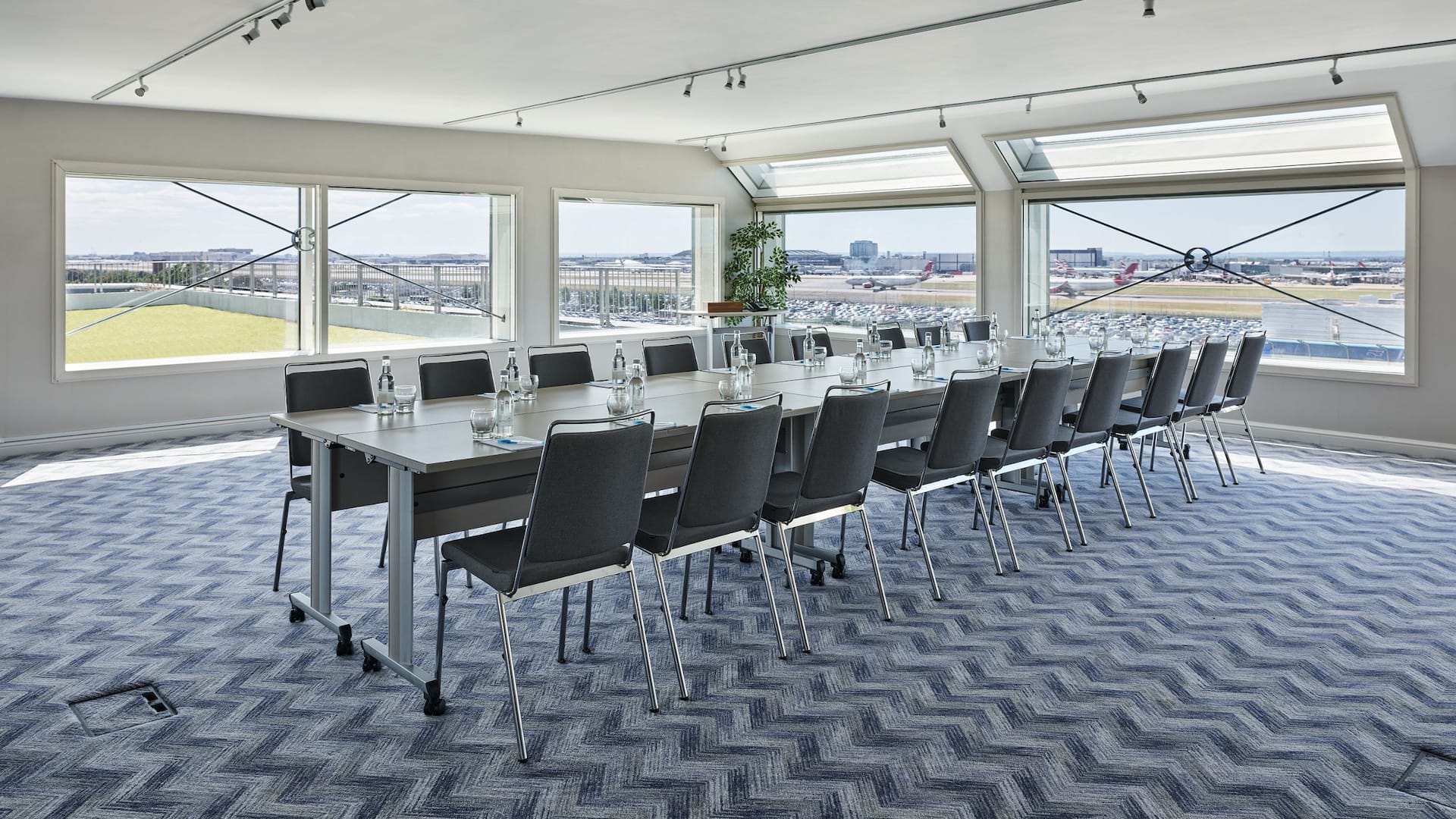 Hyatt Place London Heathrow Airport Blue Sky Suite Meeting Table