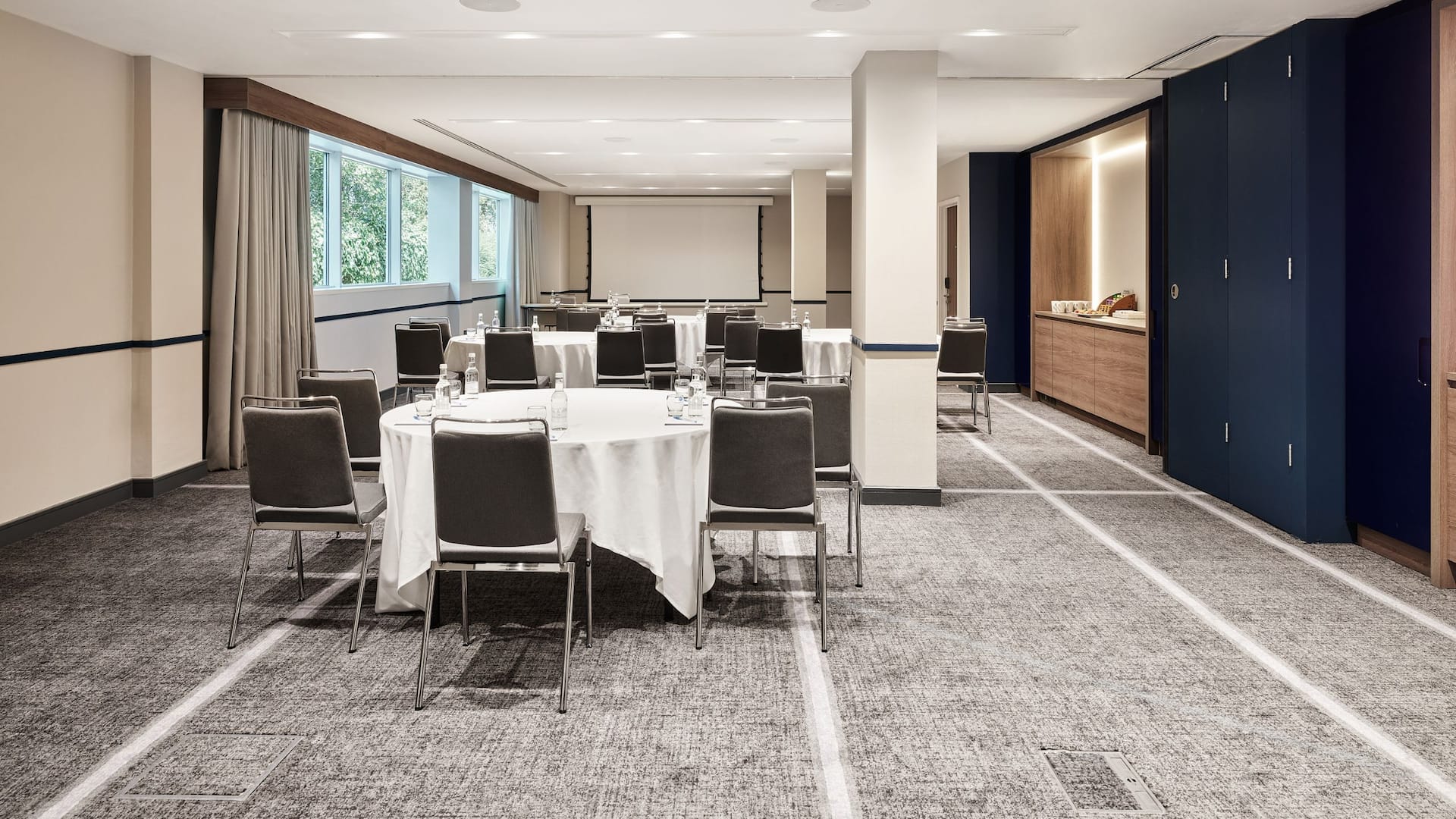 Hyatt Place London Heathrow Airport Event Room Banquet Tables
