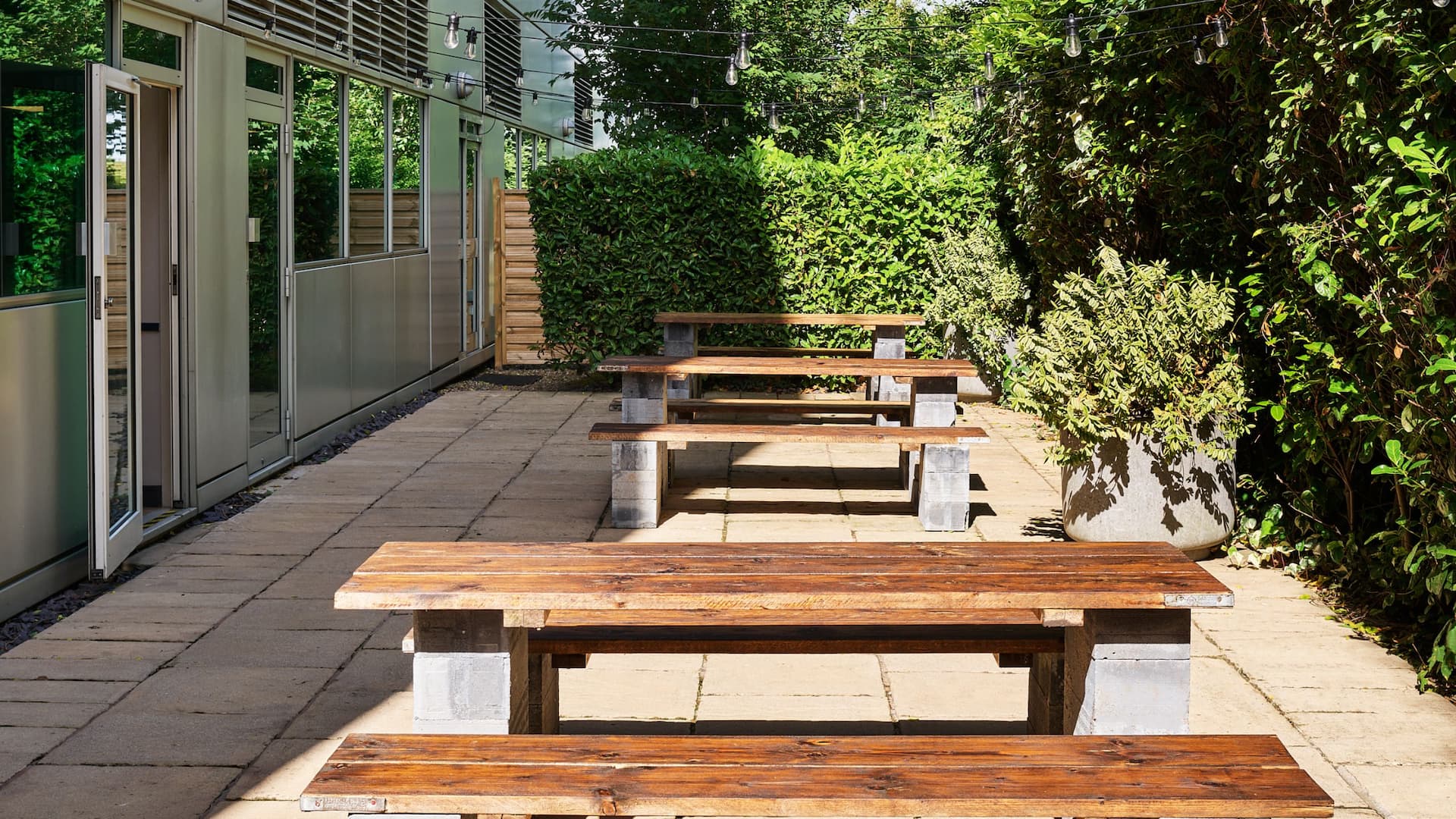 Hyatt Place London Heathrow Airport Patio