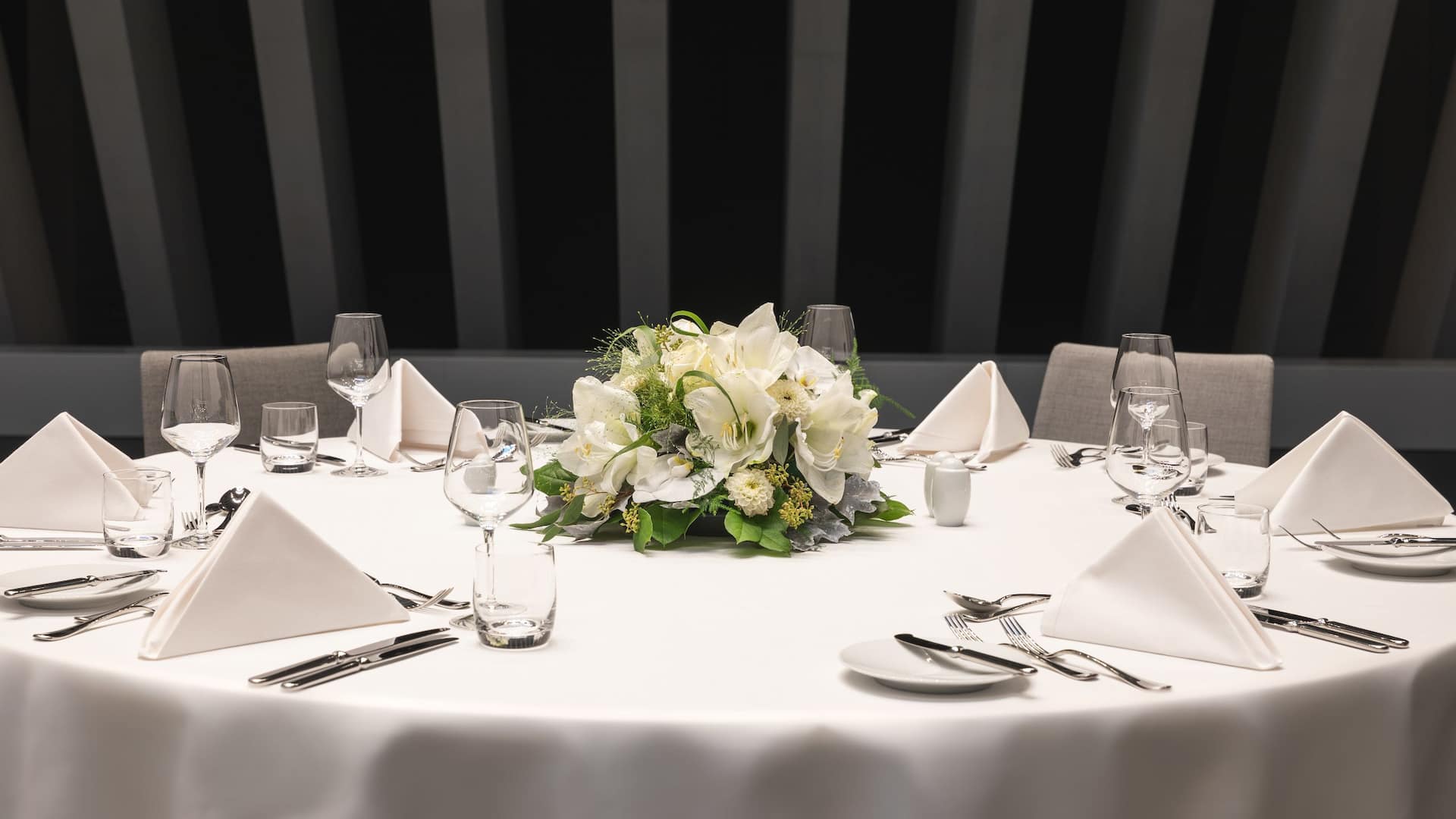 Hyatt Regency Zurich Airport The Circle Table Bouquet Events White