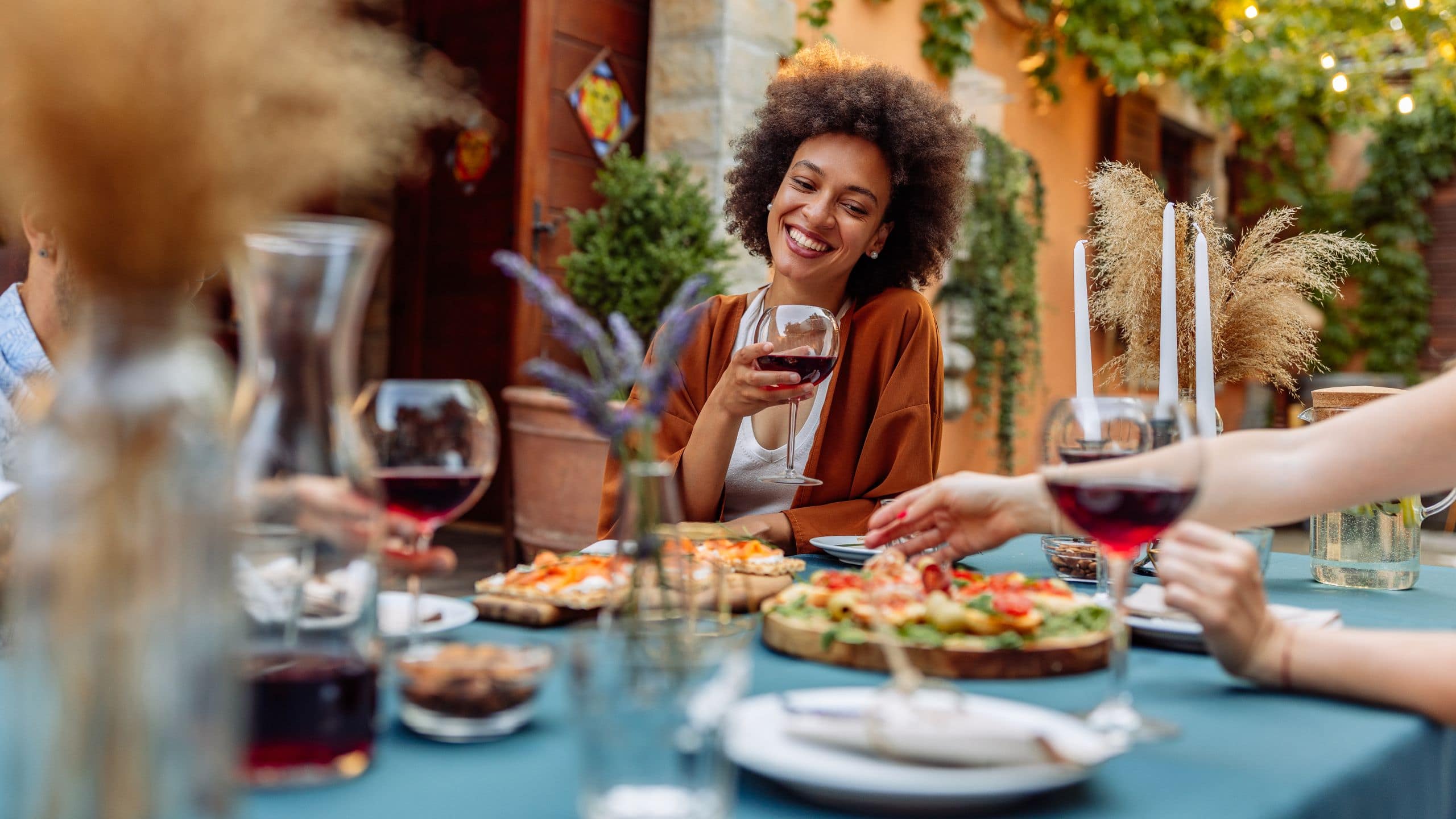 Hotel Avante Istock Dining Lifestyle Friends