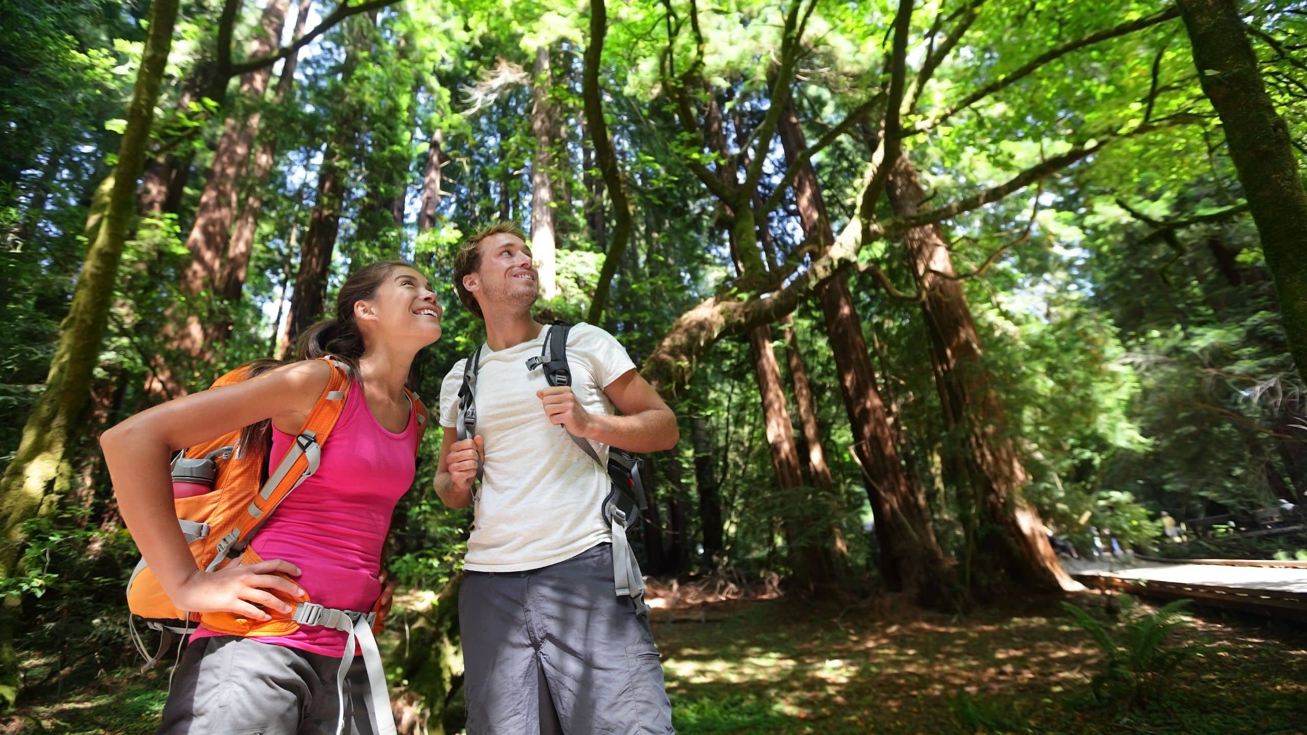 Hotel Avante Couple Outdoors