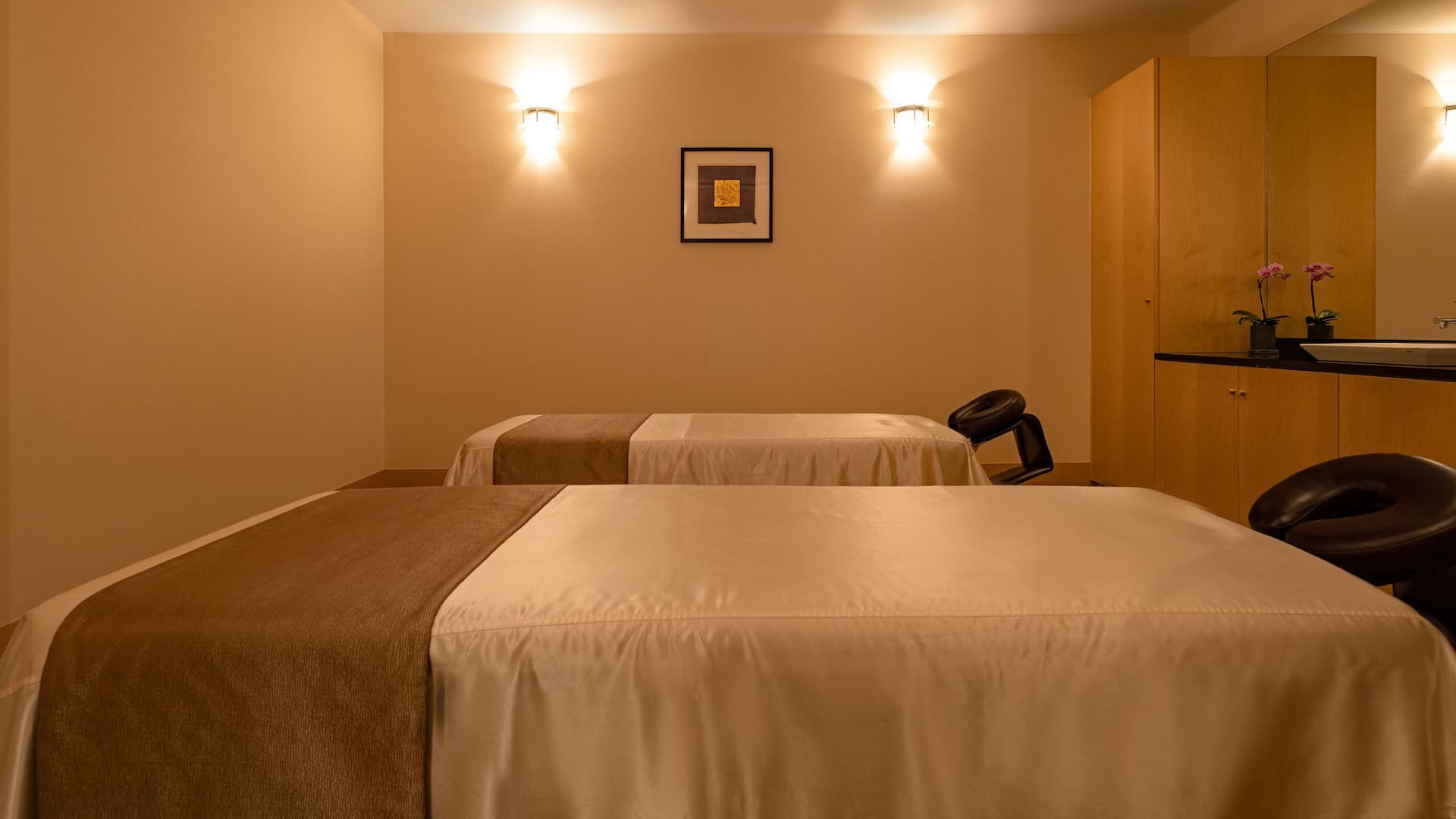 Grand Hyatt Fukuoka Club Olympus Double Treatment Room Side