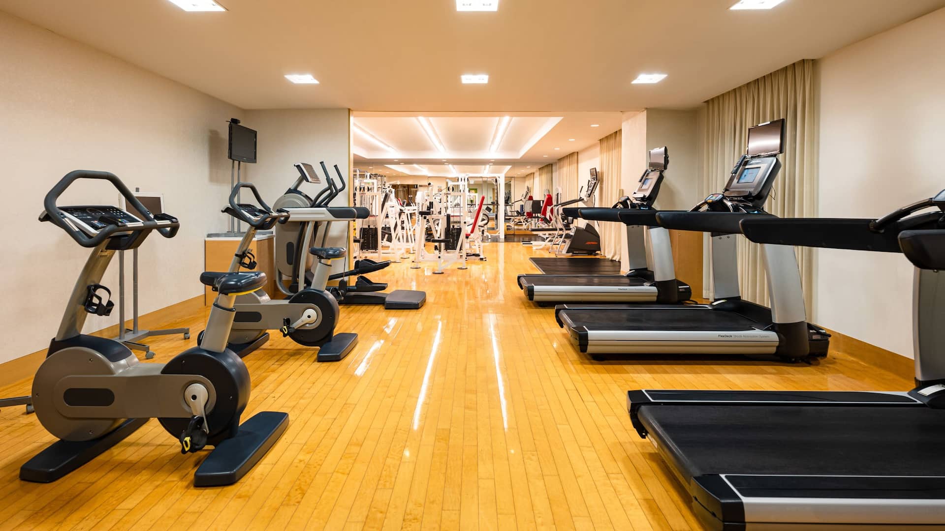 Grand Hyatt Fukuoka Club Olympus Treadmills