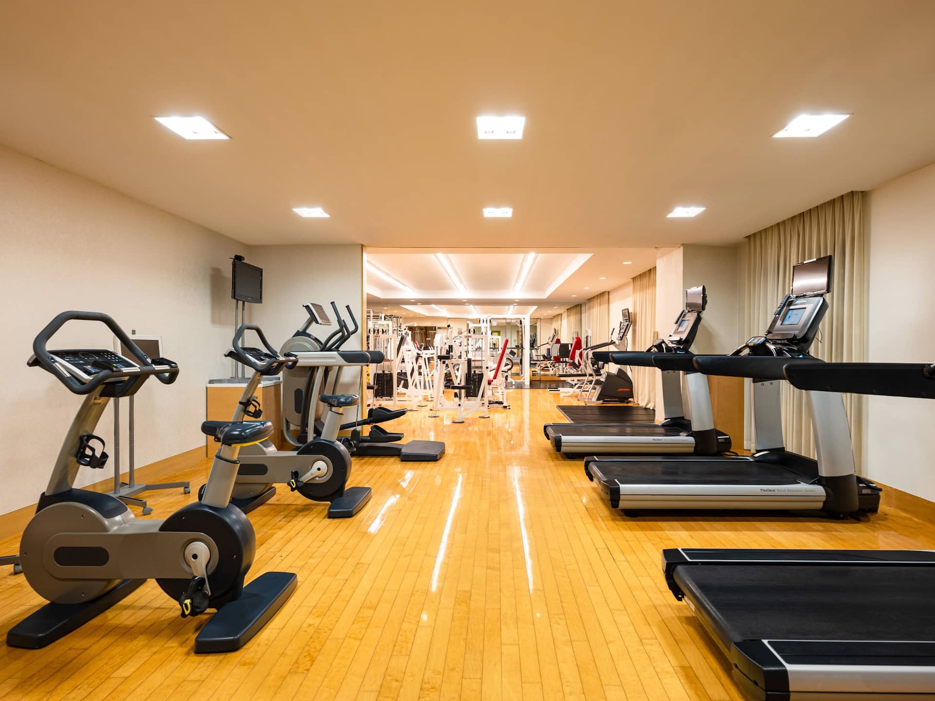 Grand Hyatt Fukuoka Club Olympus Treadmills