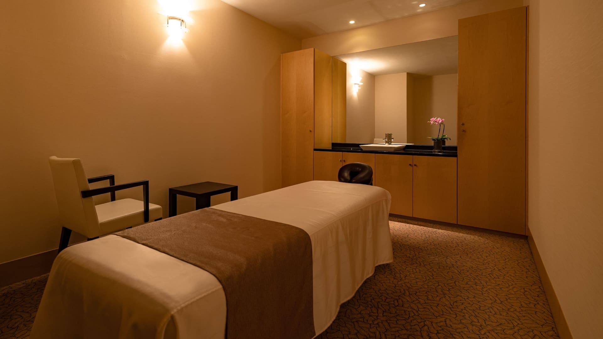 Grand Hyatt Fukuoka Club Olympus Treatment Room