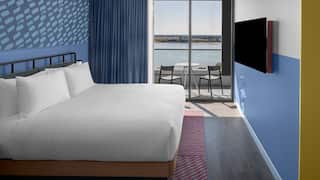 Caption by Hyatt Beale Street Memphis King Suite River View