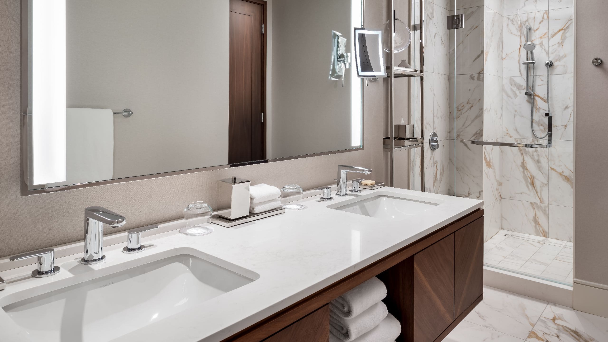 2 de 5 Park Hyatt Toronto One Bedroom Suite Washroom