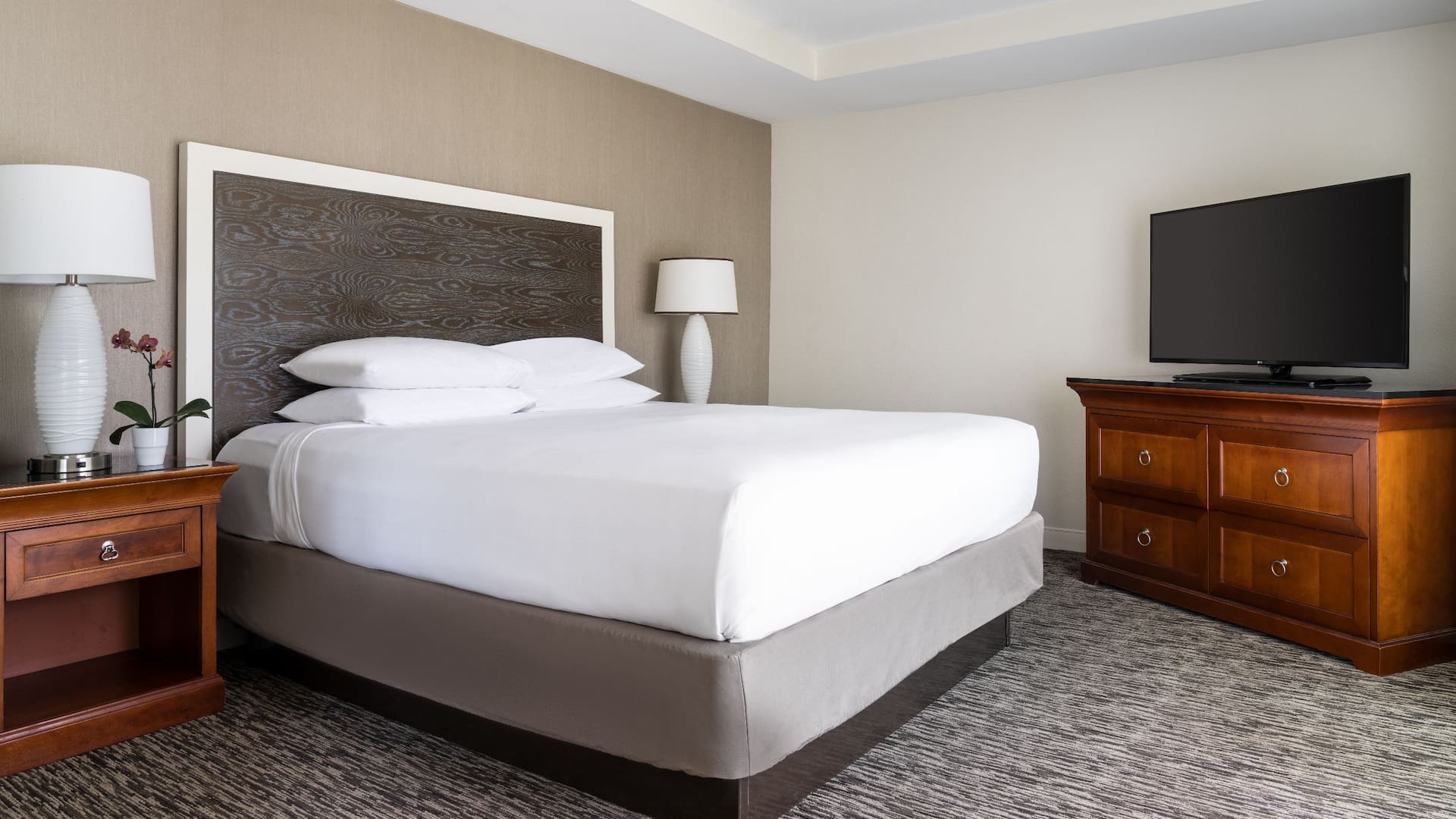 Hyatt Regency Newport Beach Executive Suite Bedroom