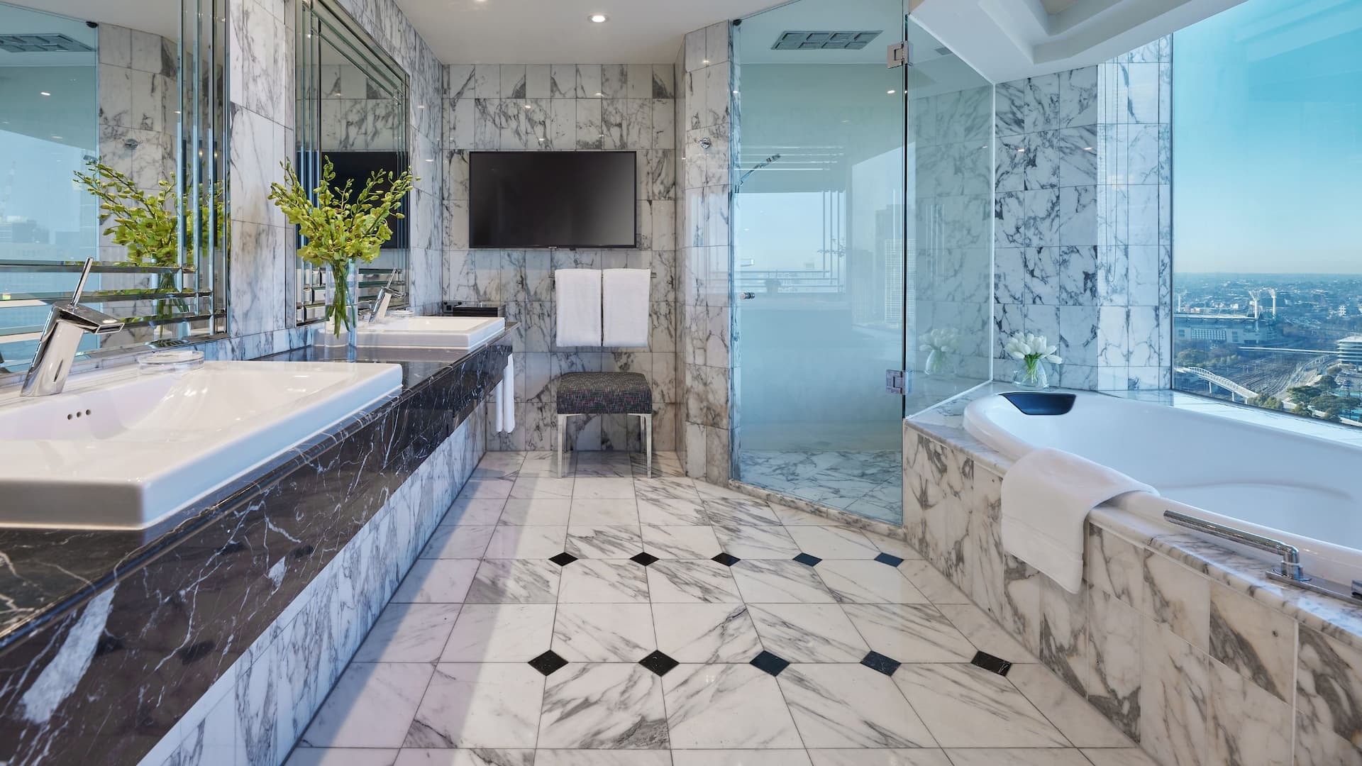 4/6 Grand Hyatt Melbourne Diplomatic Bathroom 2022