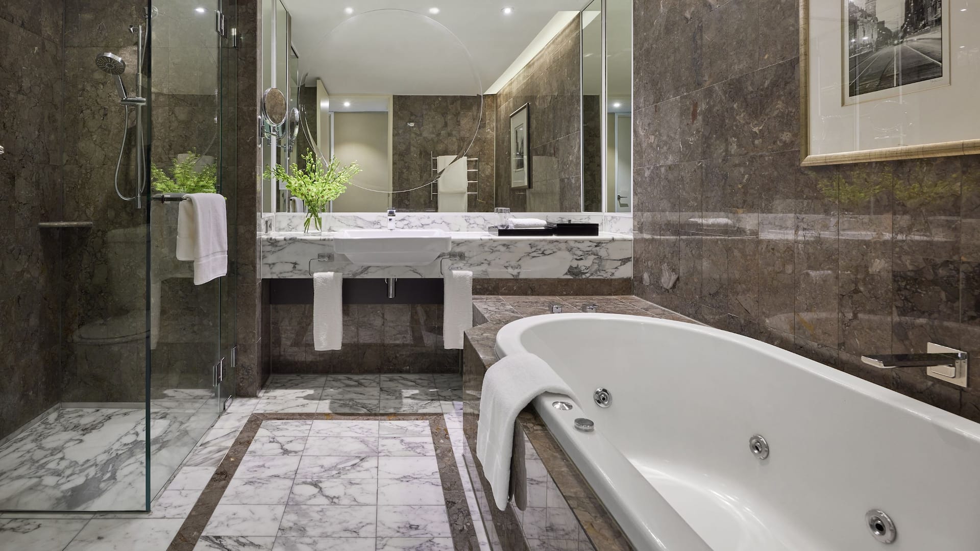 4/6 Grand Hyatt Melbourne Grand Suite Bathroom