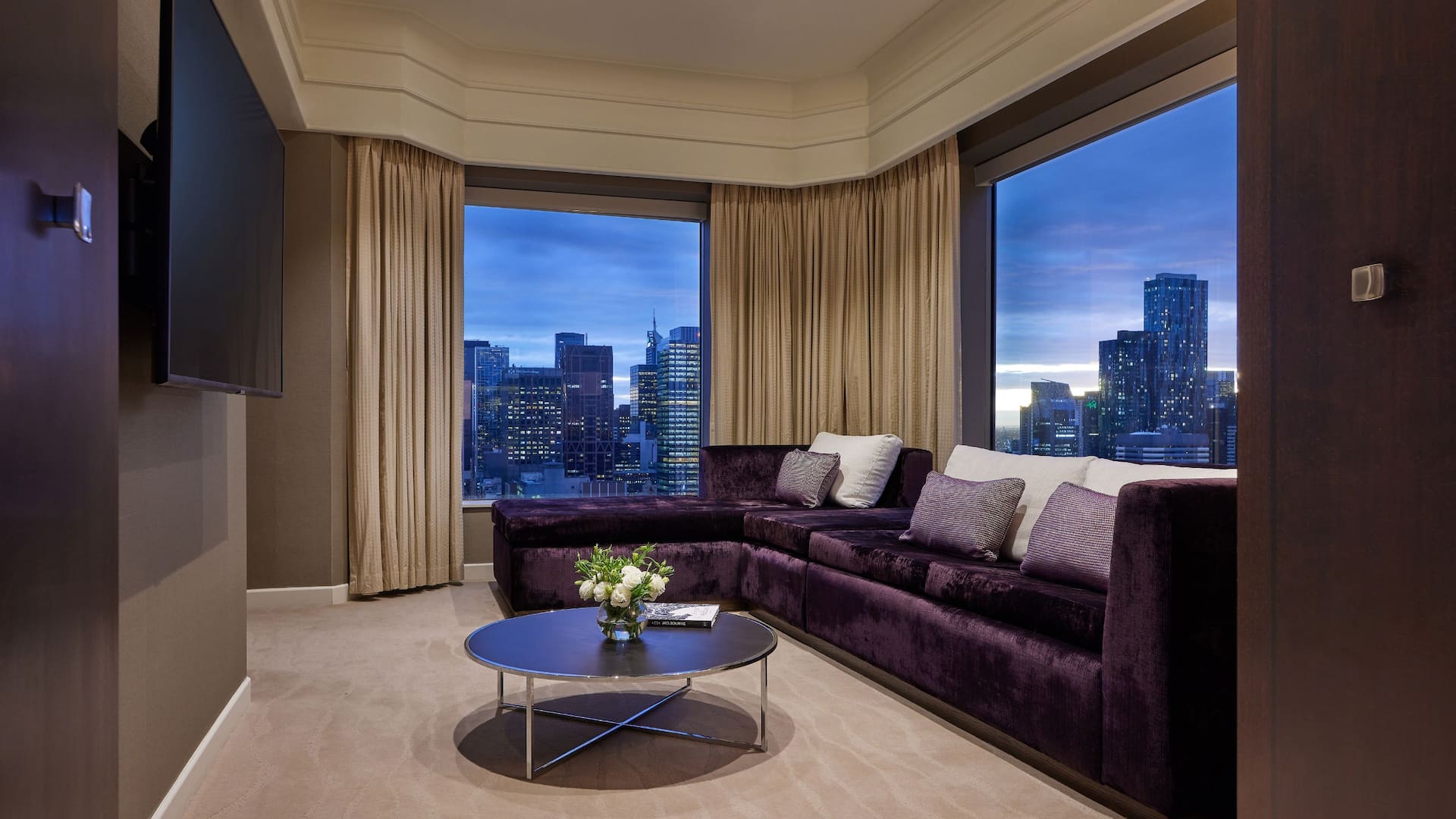 4/8 Grand Hyatt Melbourne Premier Small Lounge