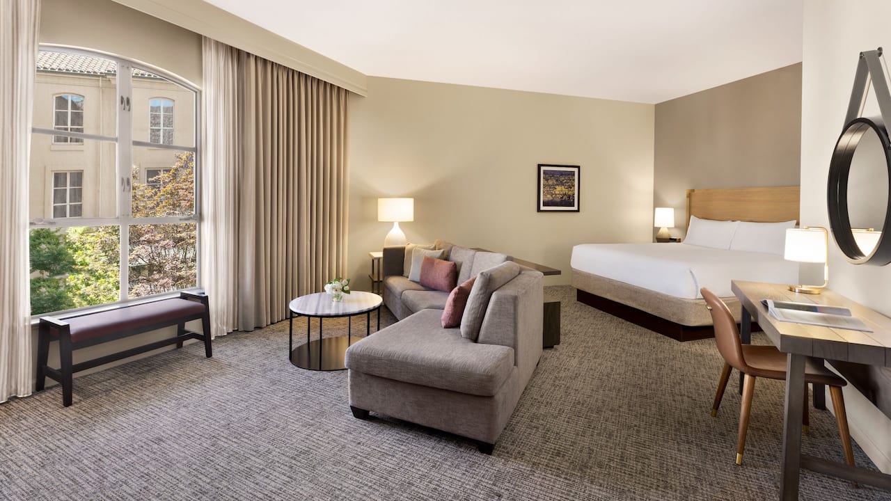 Accessible Executive King Hotel Room with Patio Hyatt Regency Sonoma Wine Country