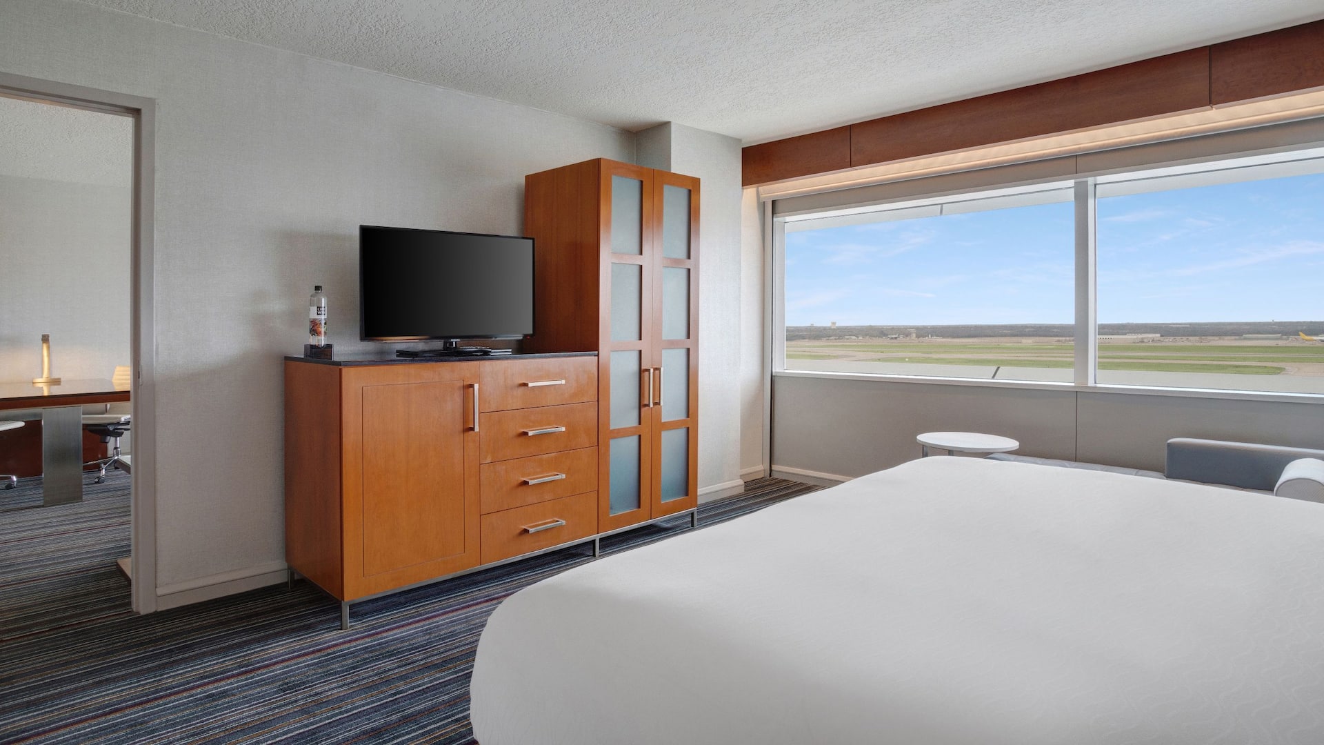 Grand Hyatt DFW Executive Suite Bedroom