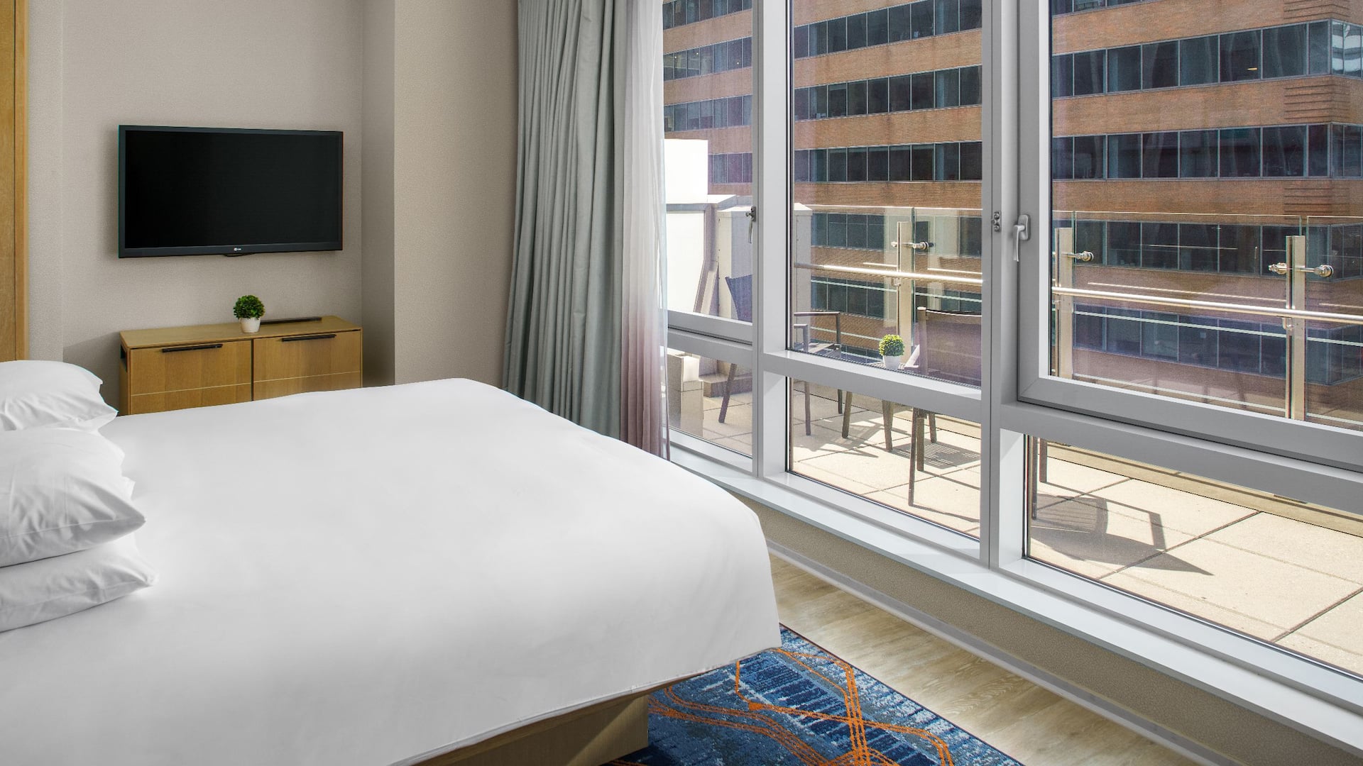 1 von 1 Hyatt Centric Times Square New York King Bed With Terrace View