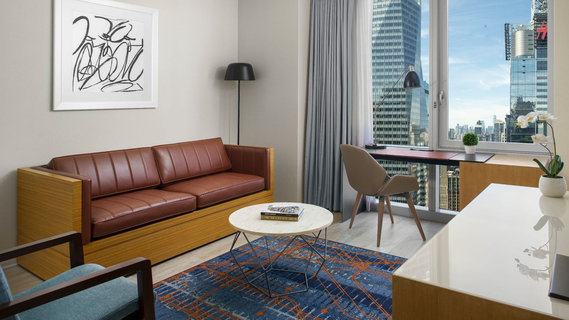 3 von 4 Hyatt Centric Times Square New York Suite Living Room