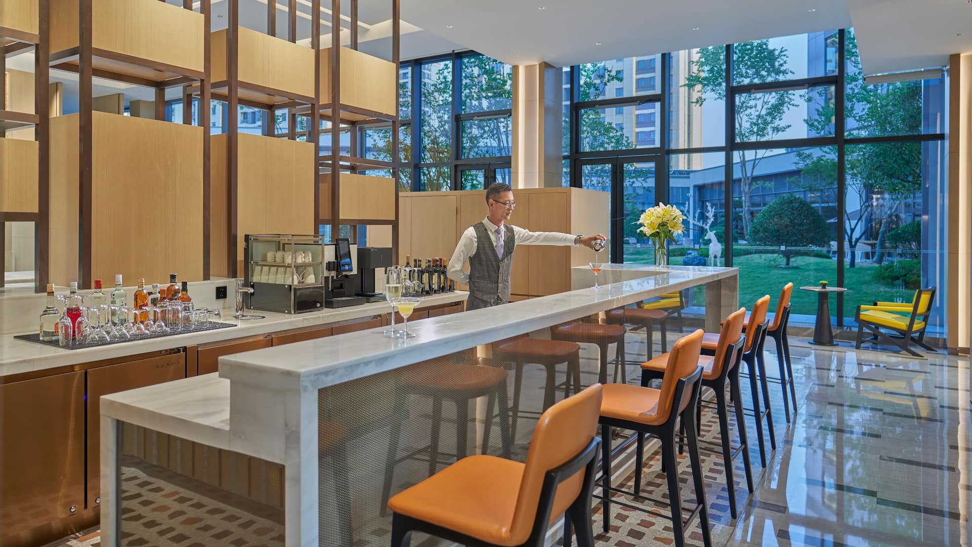 Hyatt Place Huangshan Train Station Bar Bartender