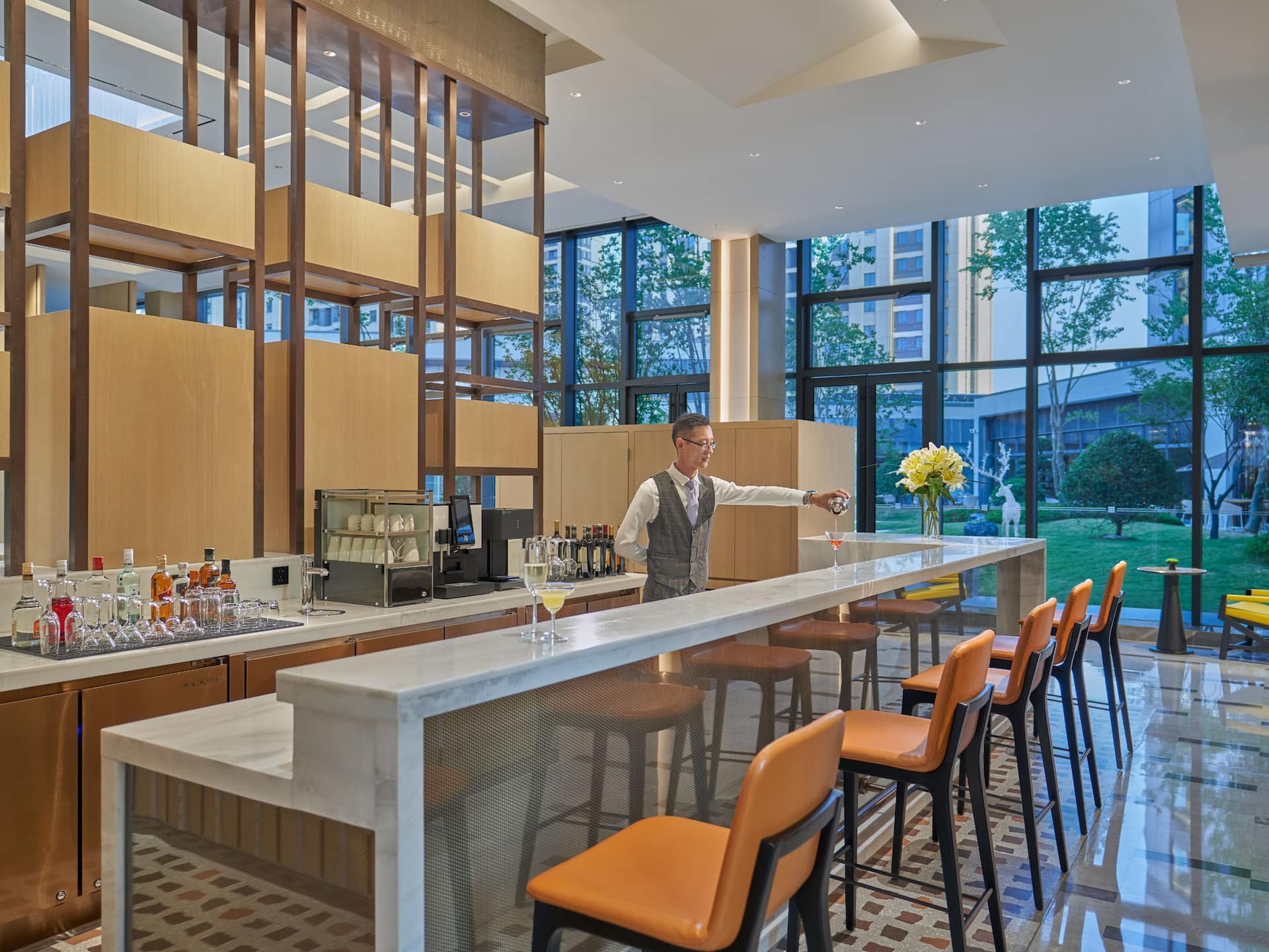 Hyatt Place Huangshan Train Station Bar Bartender