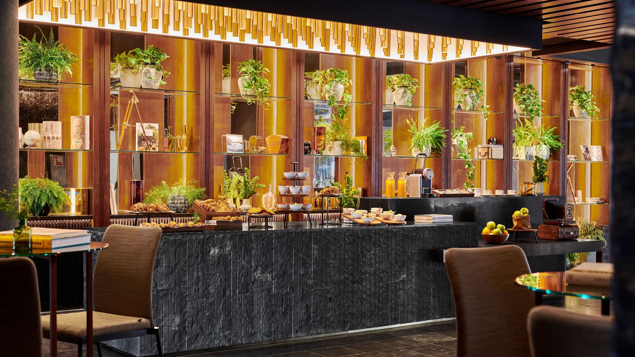 Thompson Madrid Foyer Tres