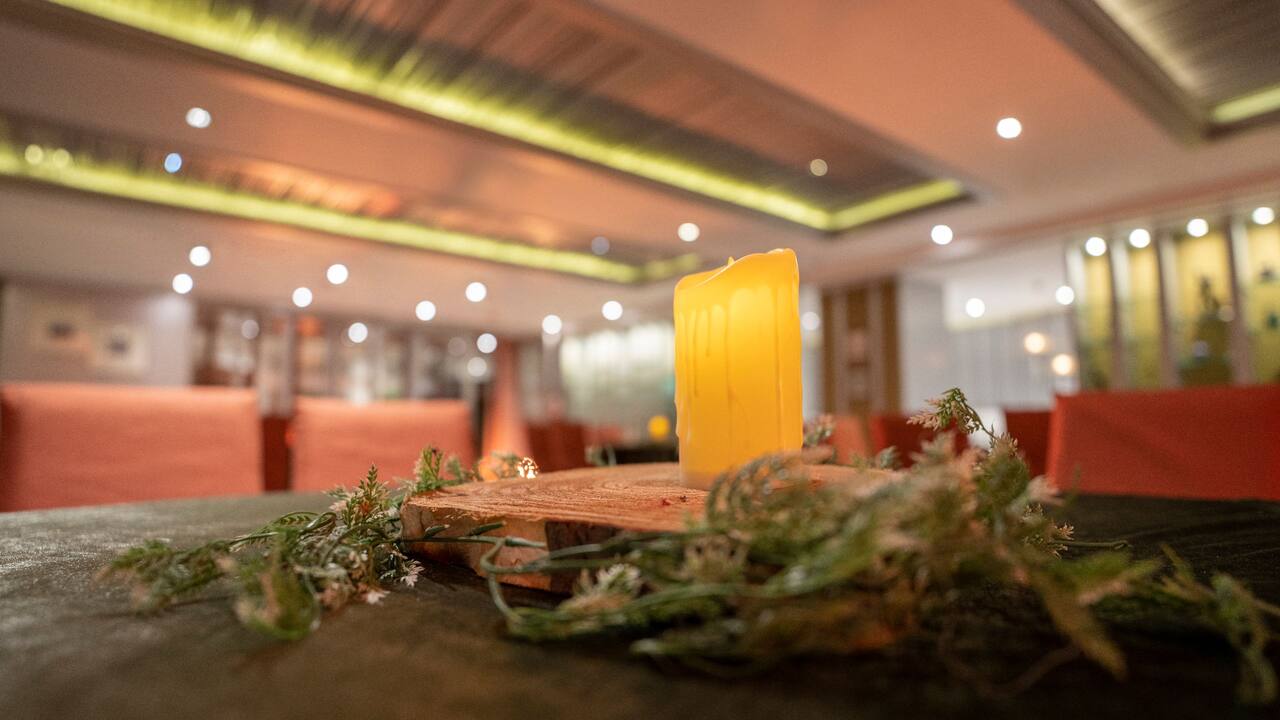 Regency Club Candle