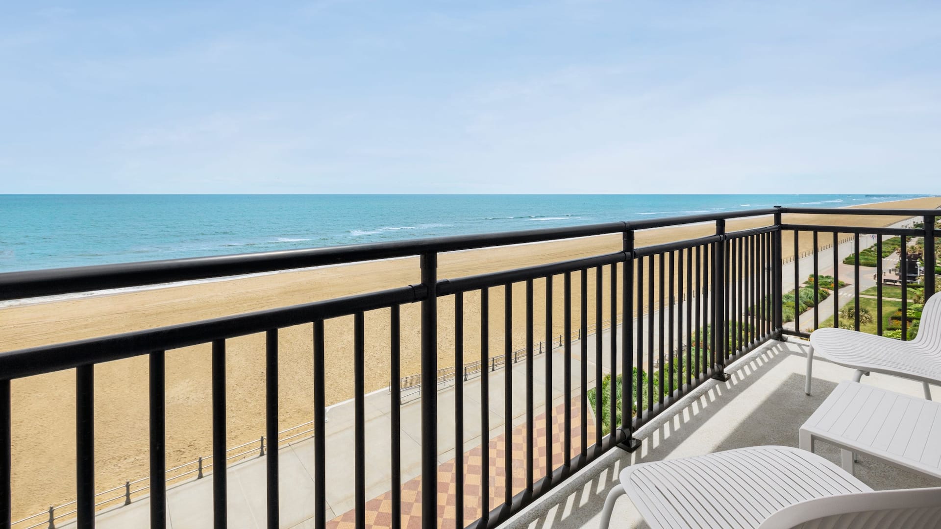 第 4，共 5 Hyatt Place Virginia Beach / Oceanfront  Ada King Suite Balcony
